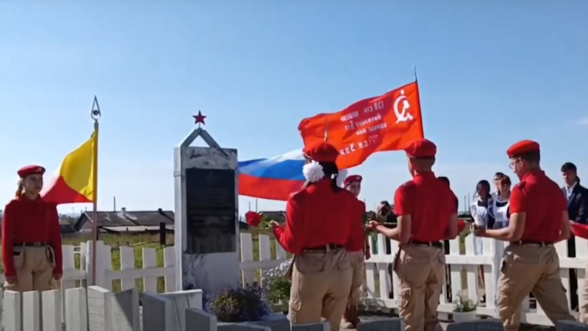 Стелу, посвященную подвигу советских воинов, установили в селе Поселье Карымского района