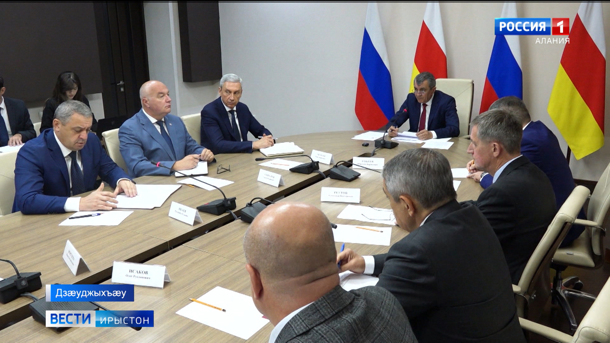 Республикæйы скъолаты кусы 100 профилон къласæй фылдæр