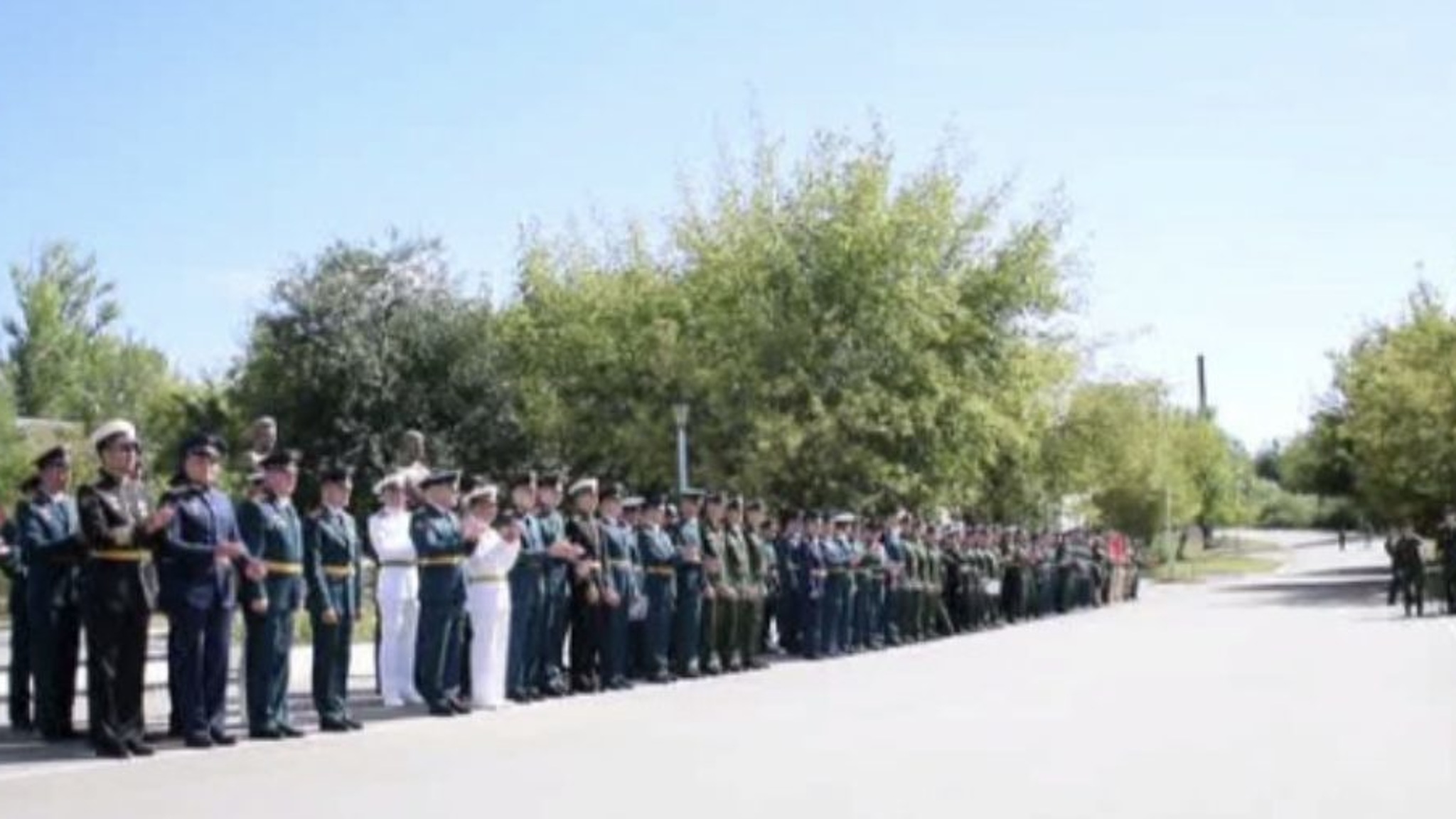 В Энгельсе открылся памятник "Женам защитников Отечества"