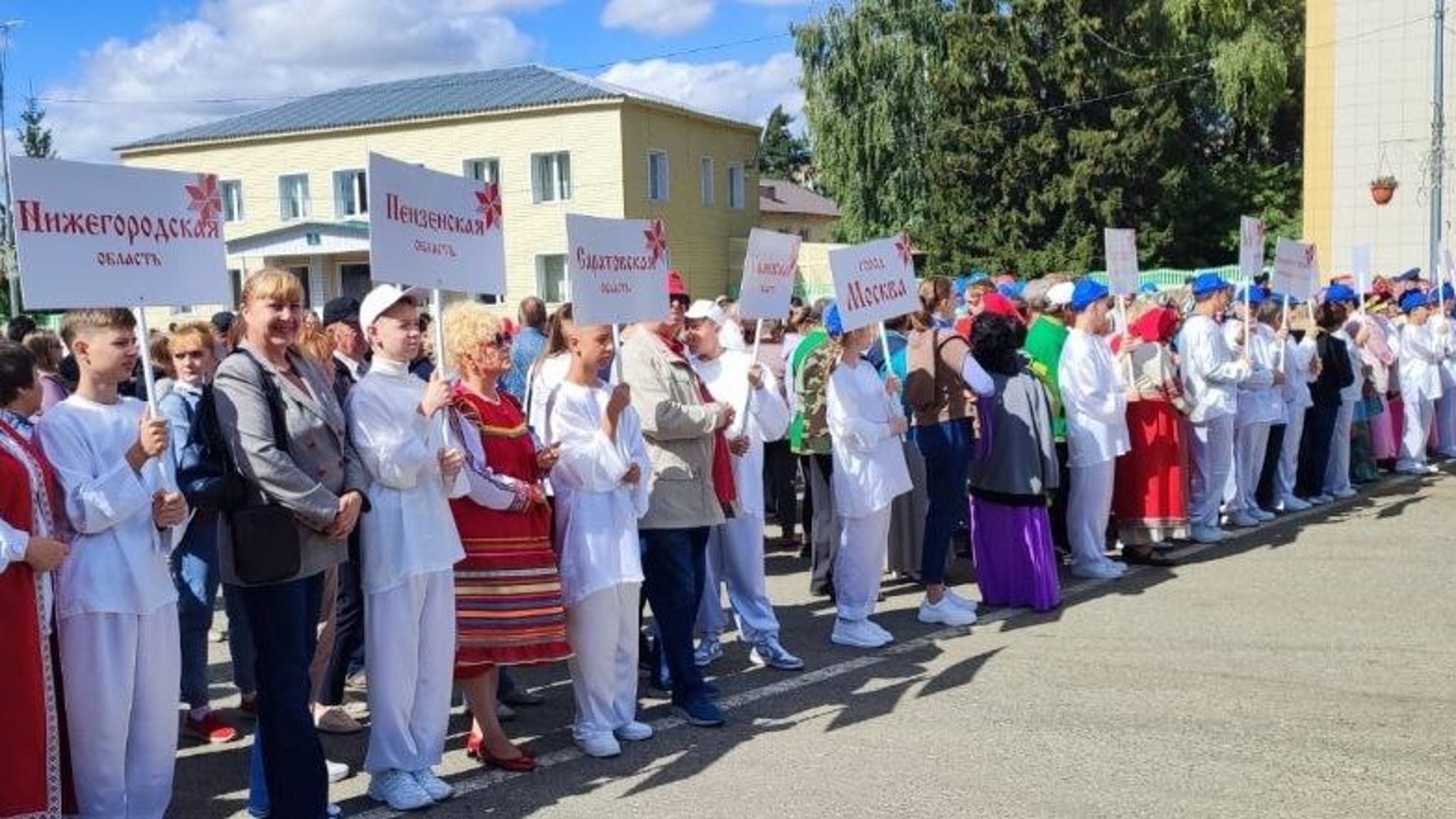 Делегация из Саратова побывала на национальном празднике "Шумбрат" в Мордовии