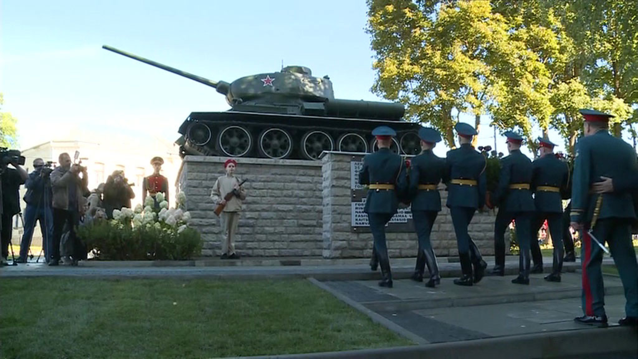 В Ивангороде появился брат-близнец эстонского памятника Т-34