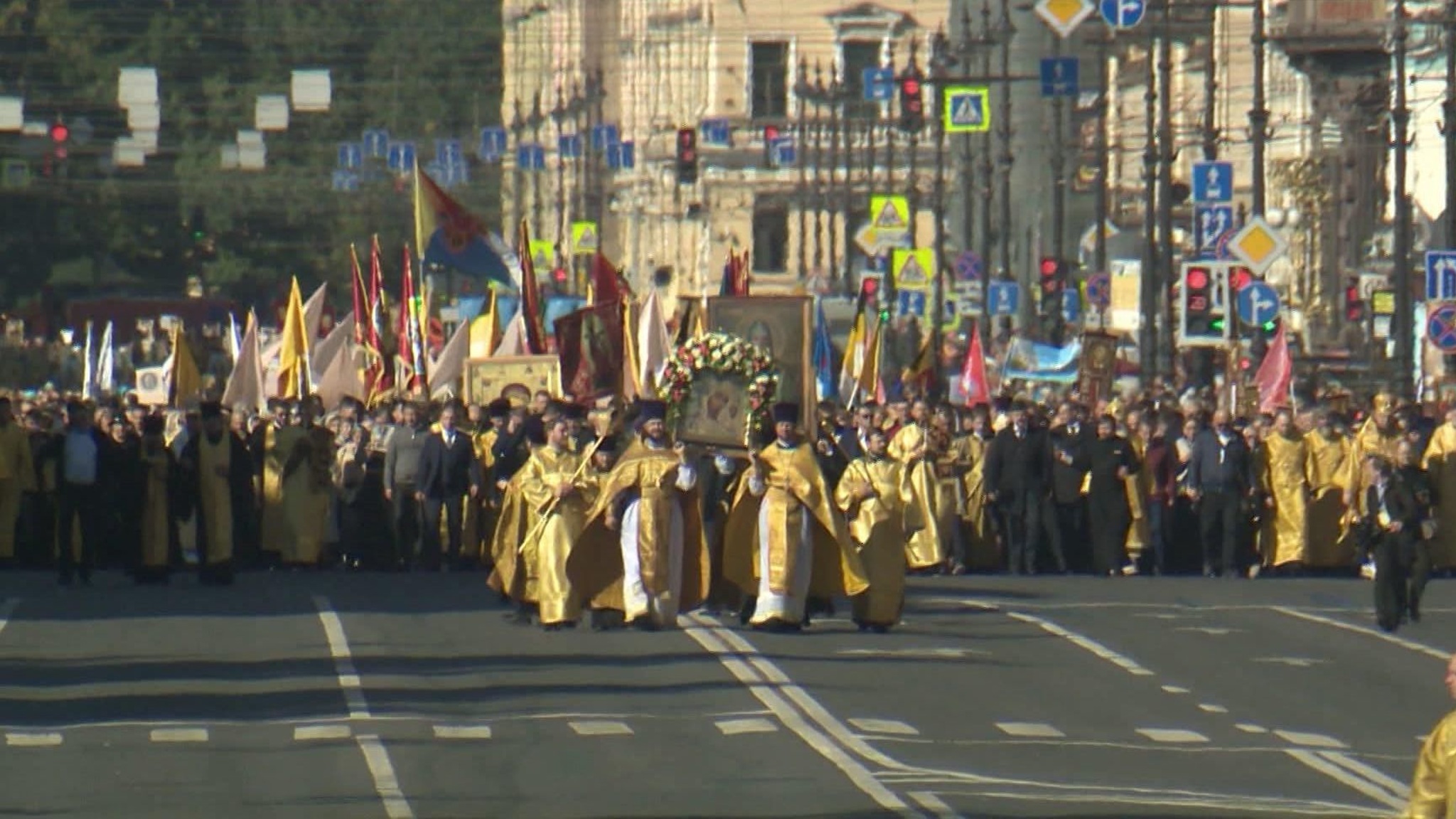 В Петербурге прошёл традиционный крестный ход