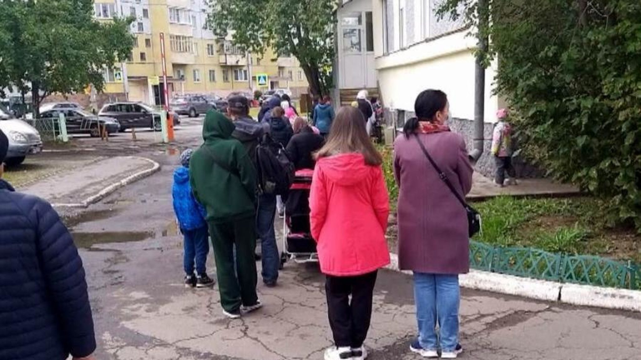 Социальные сети облетели фотографии очередей в поликлиниках