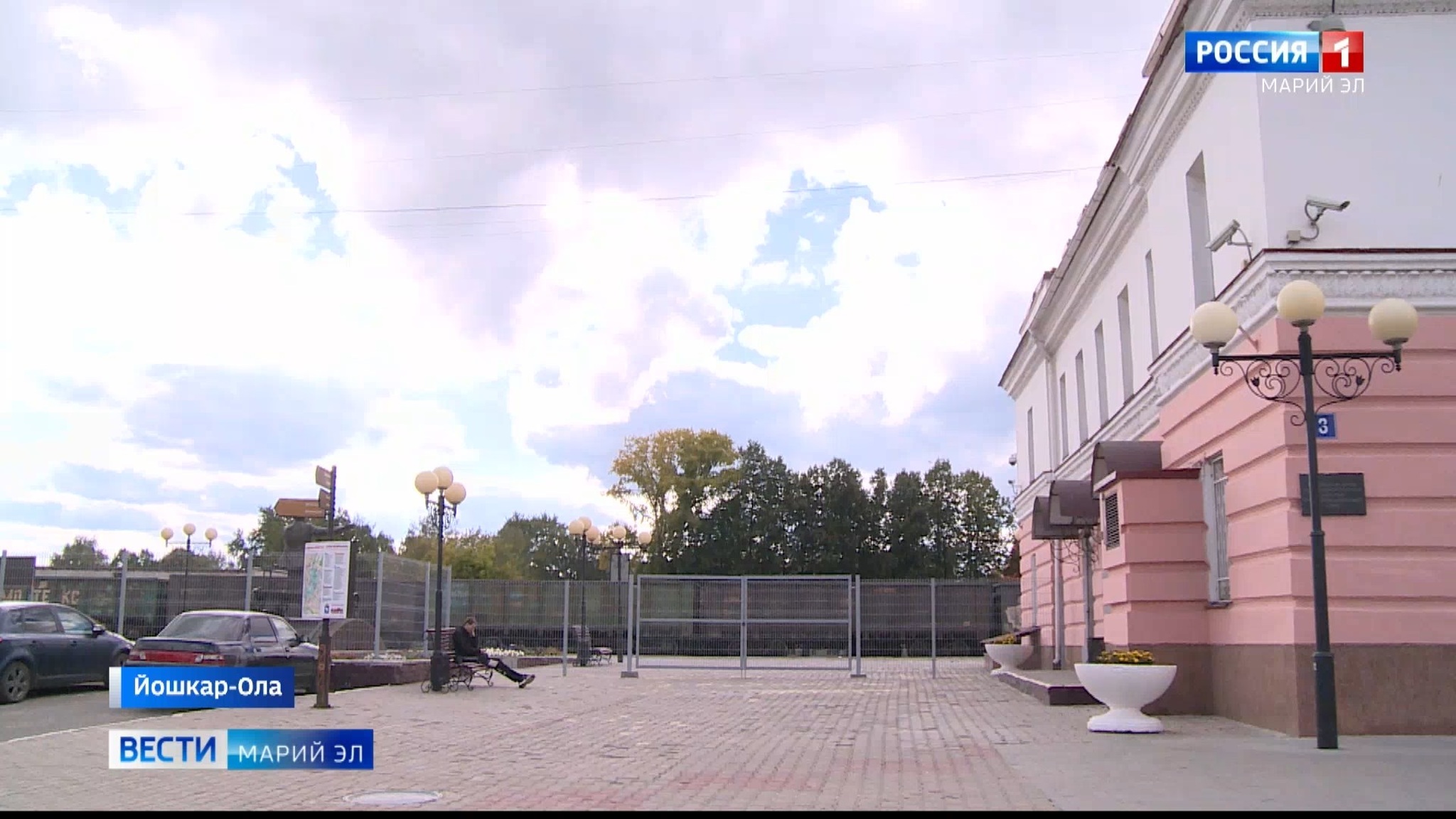 На железнодорожном вокзале Йошкар-Олы установили металлическое ограждение
