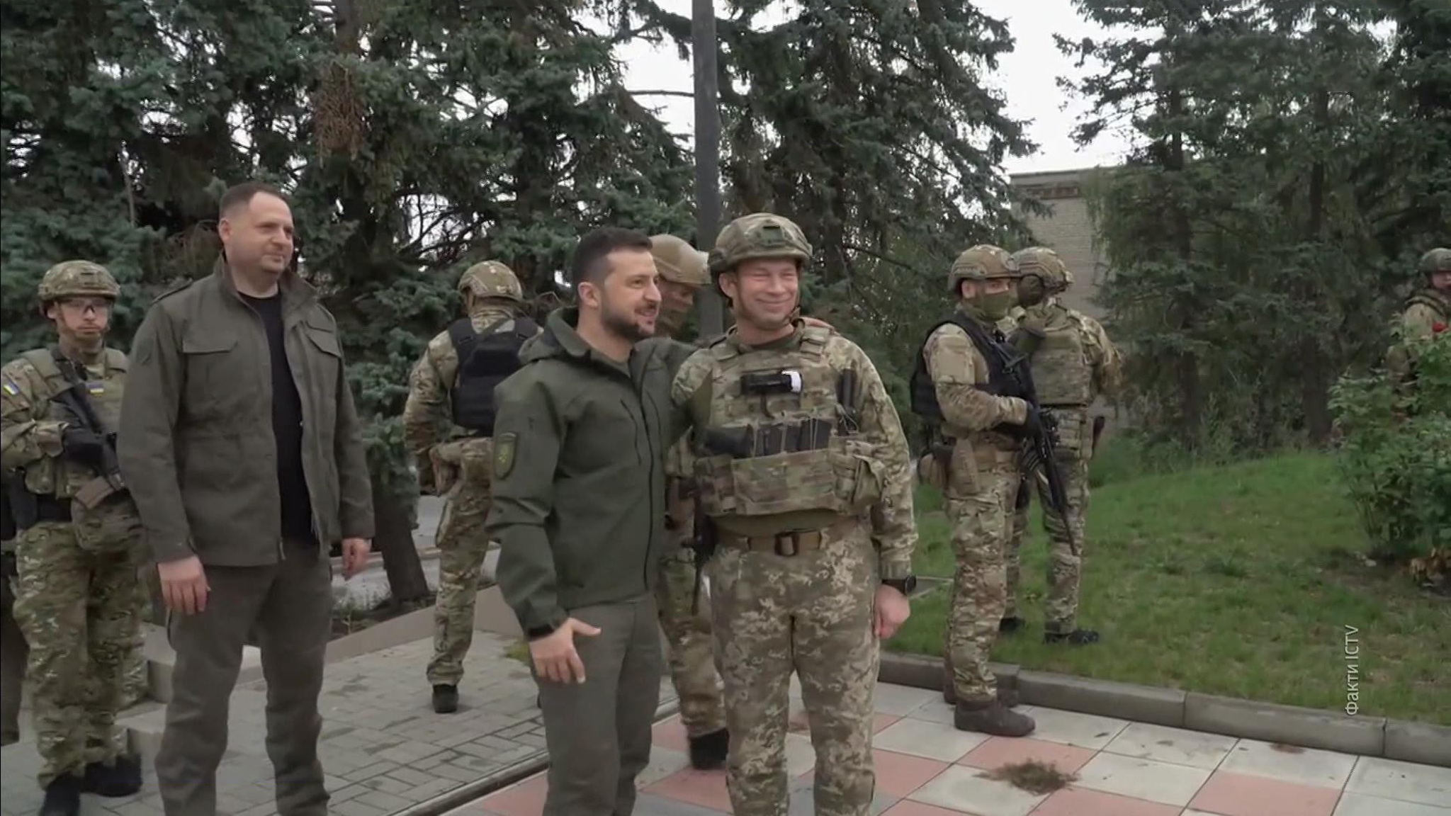 Зачем Зеленский приехал в Изюм
