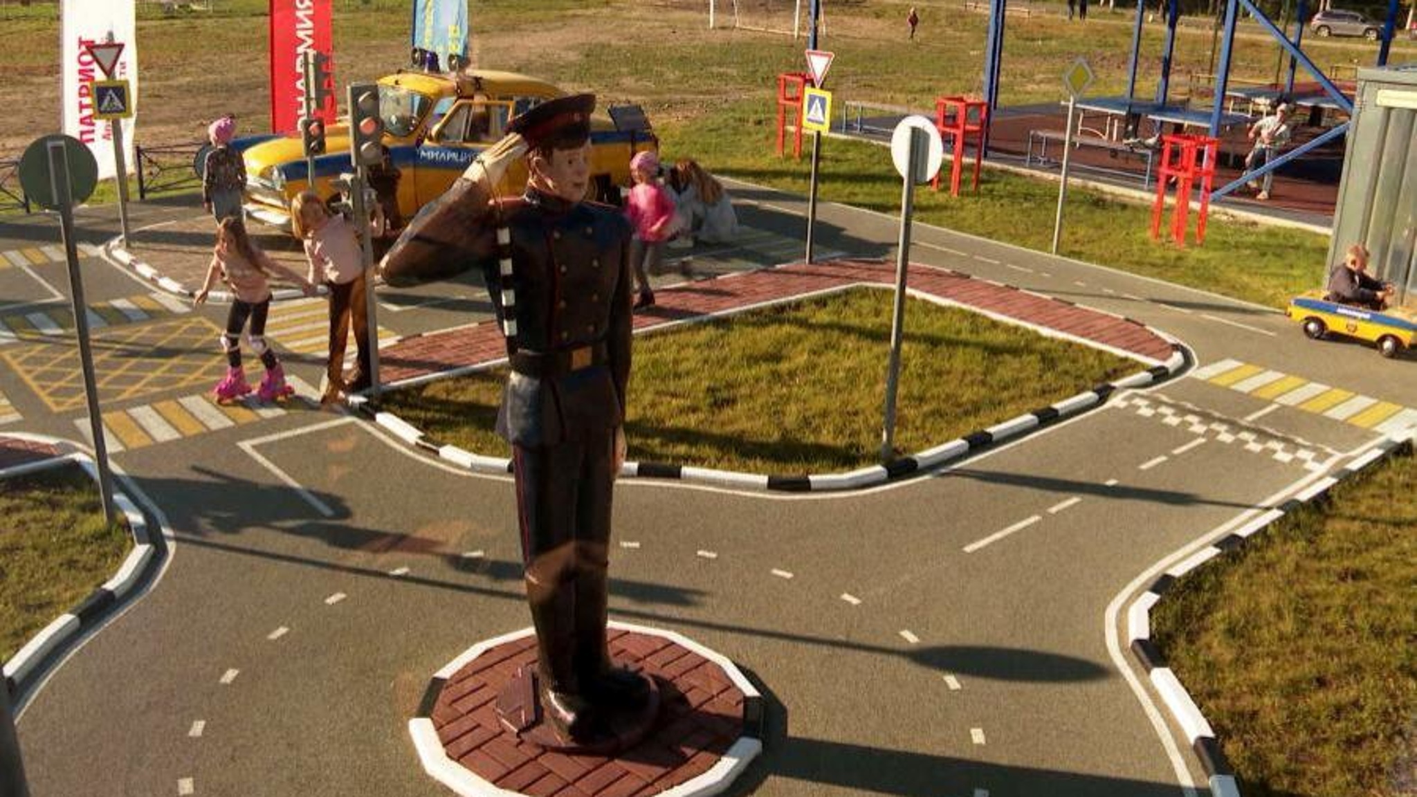 Городок безопасности дорожного движения открыли в 62-й школе Архангельска
