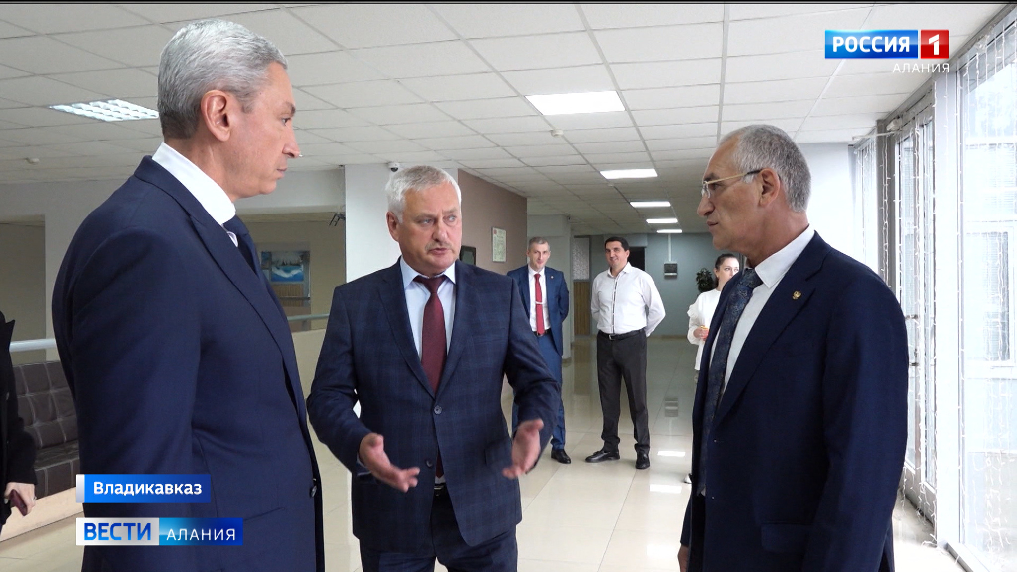 Борис Джанаев посетил центр "Мой бизнес"