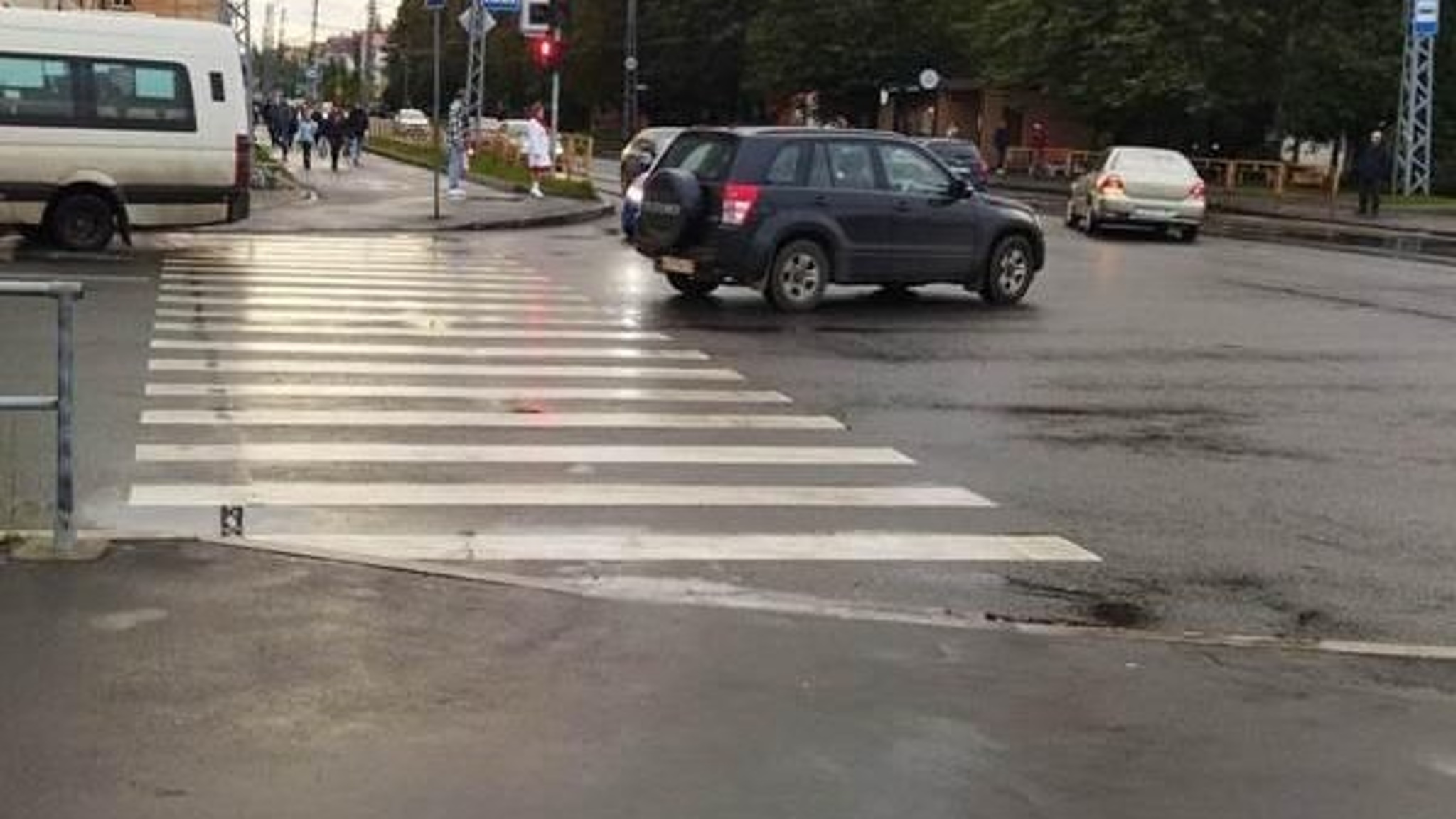 В Петрозаводске автомобиль сбил девушку