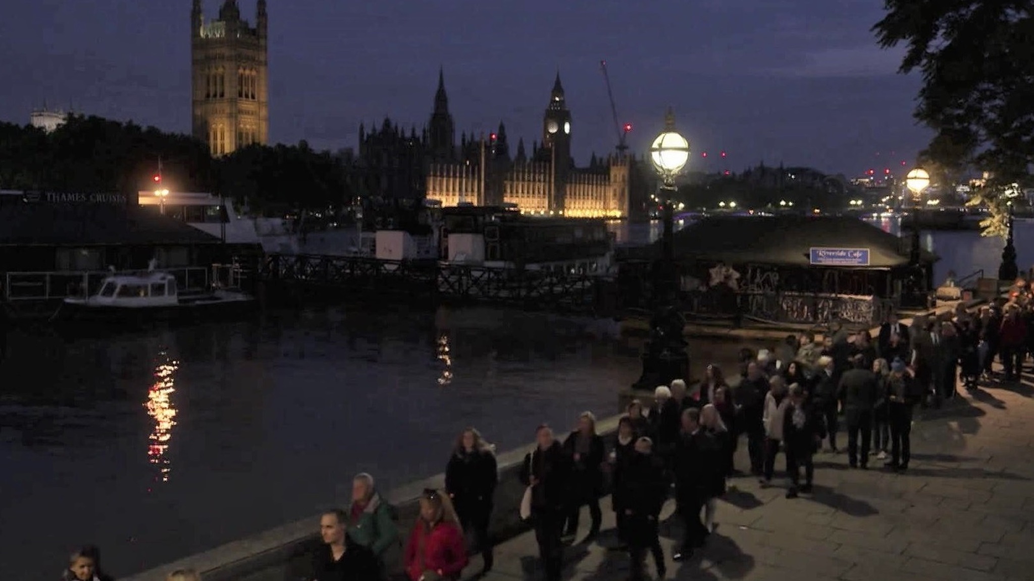 Церемония прощания с Елизаветой II продлится еще двое суток