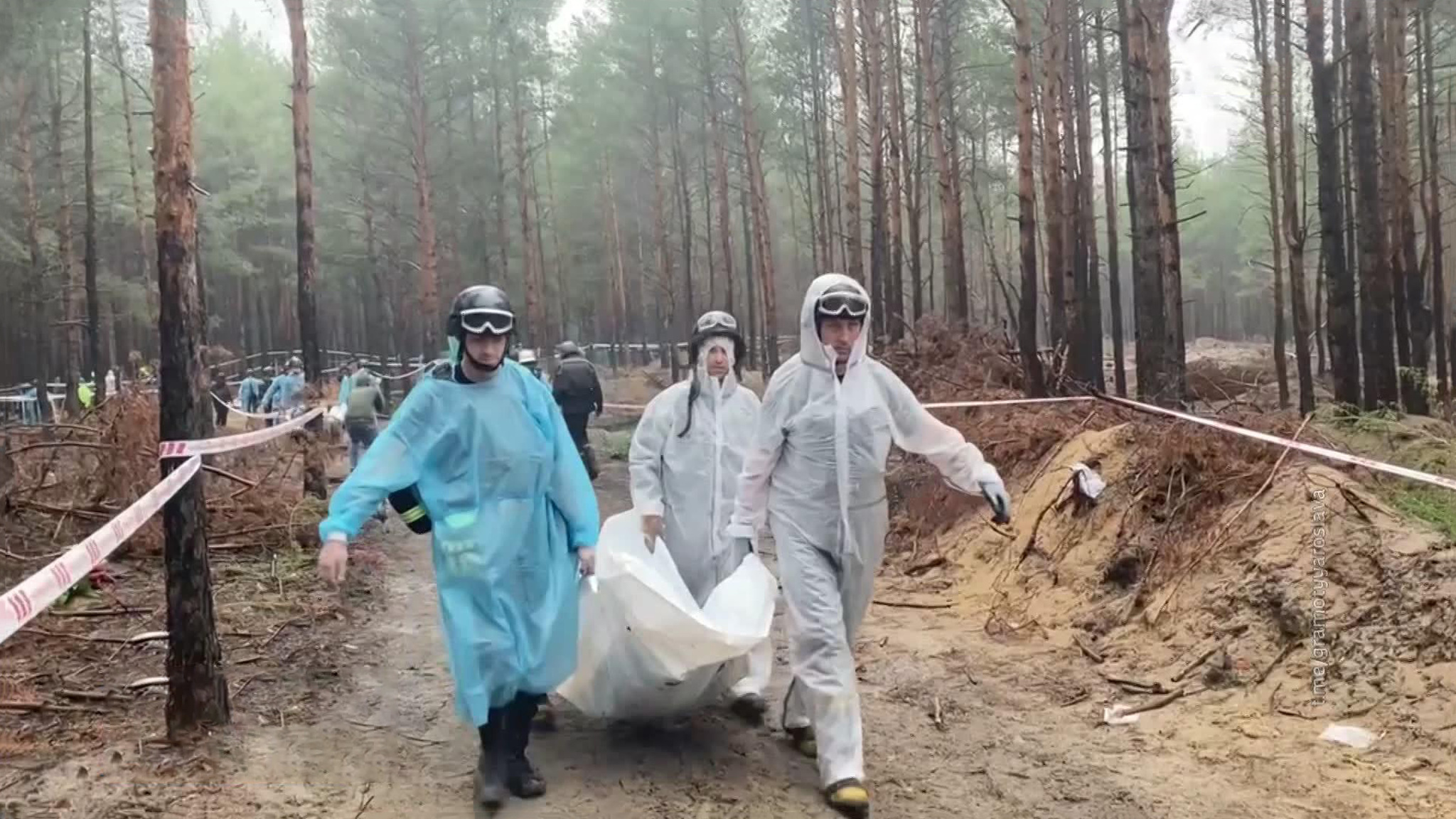 Украинские каратели отстреливают людей и мародерствуют