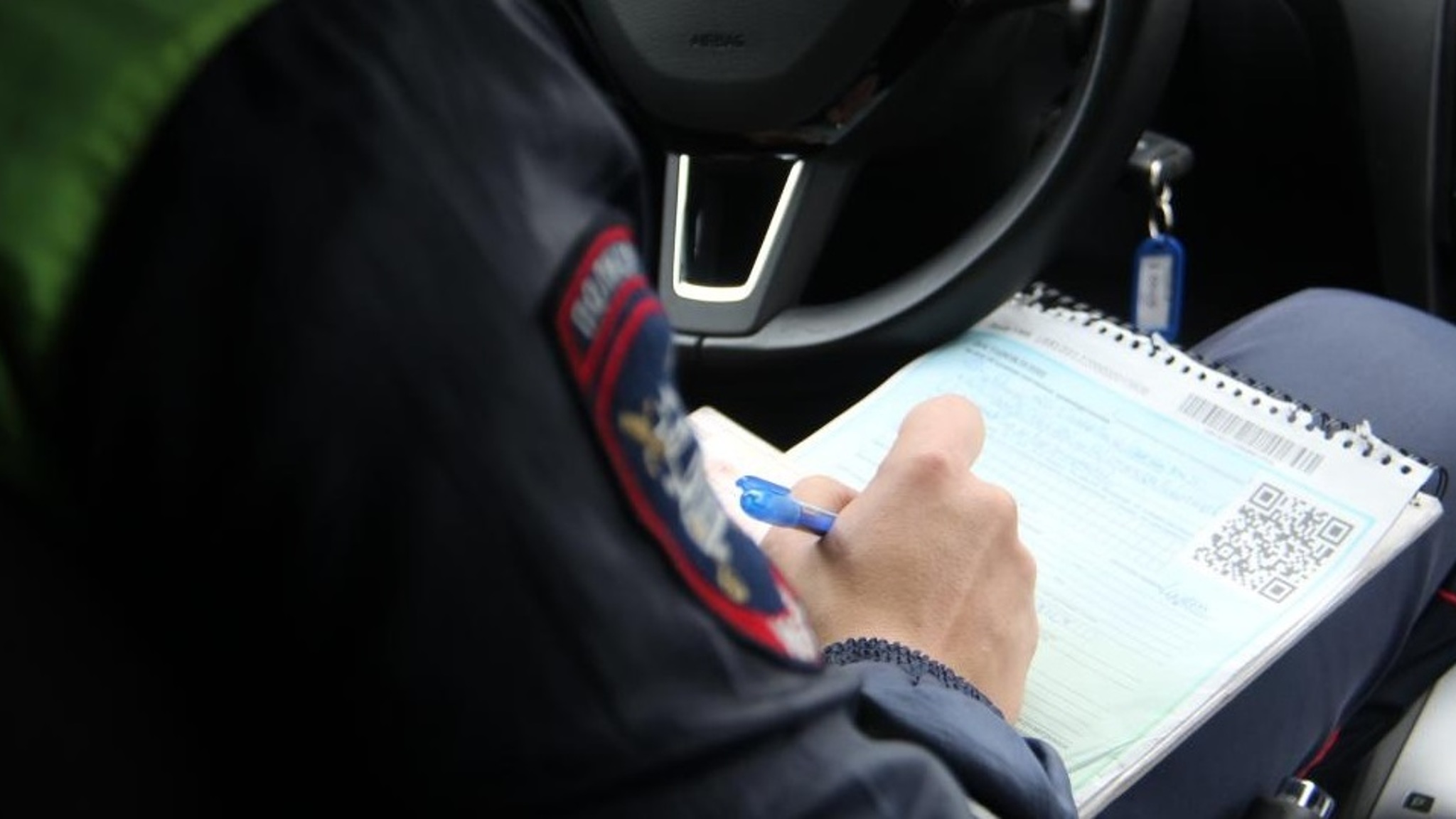 в Йошкар-Оле иномарка сбила мужчину во дворе жилого дома