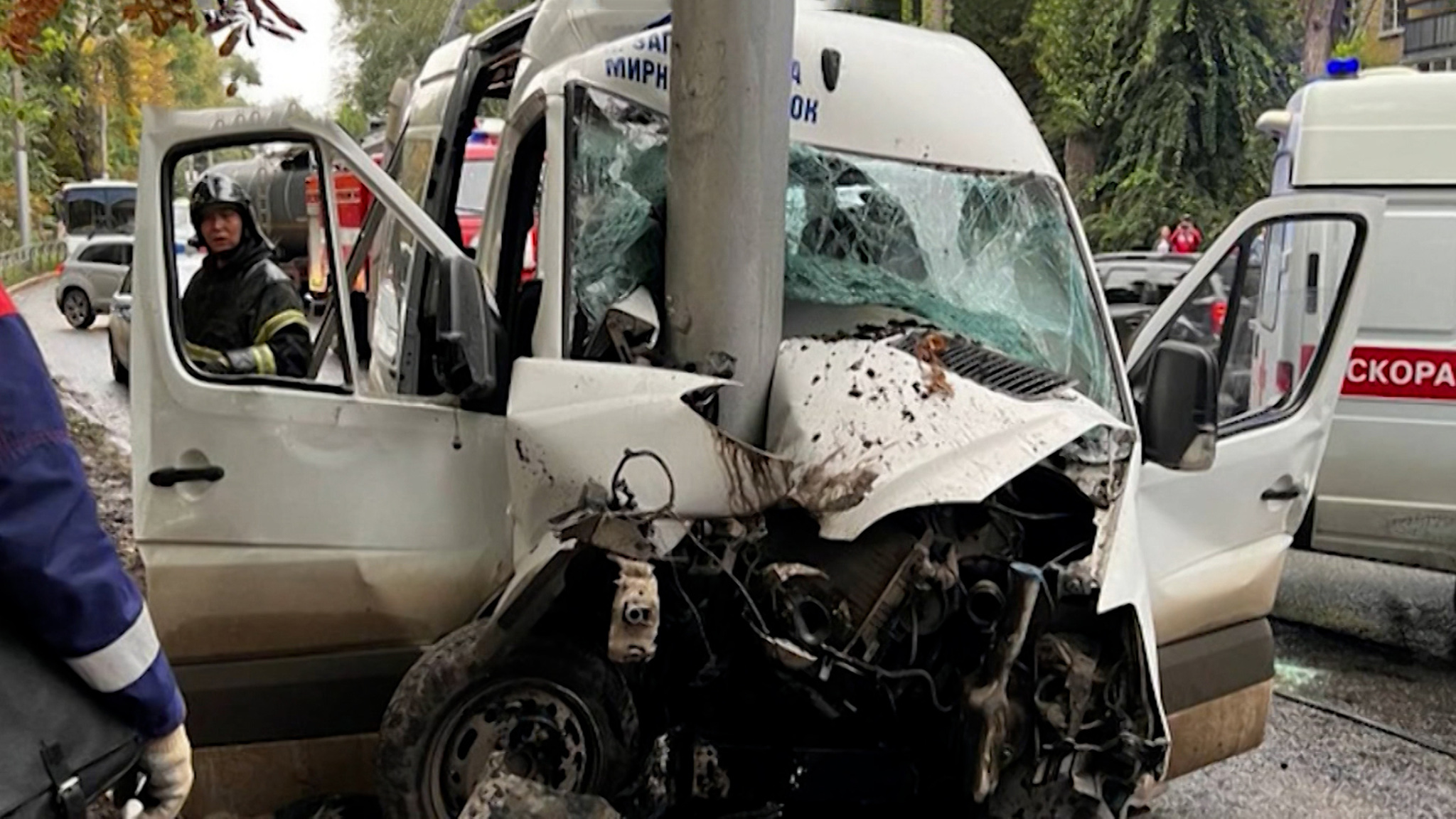 В ДТП с маршруткой в Саратове пострадали более десяти человек
