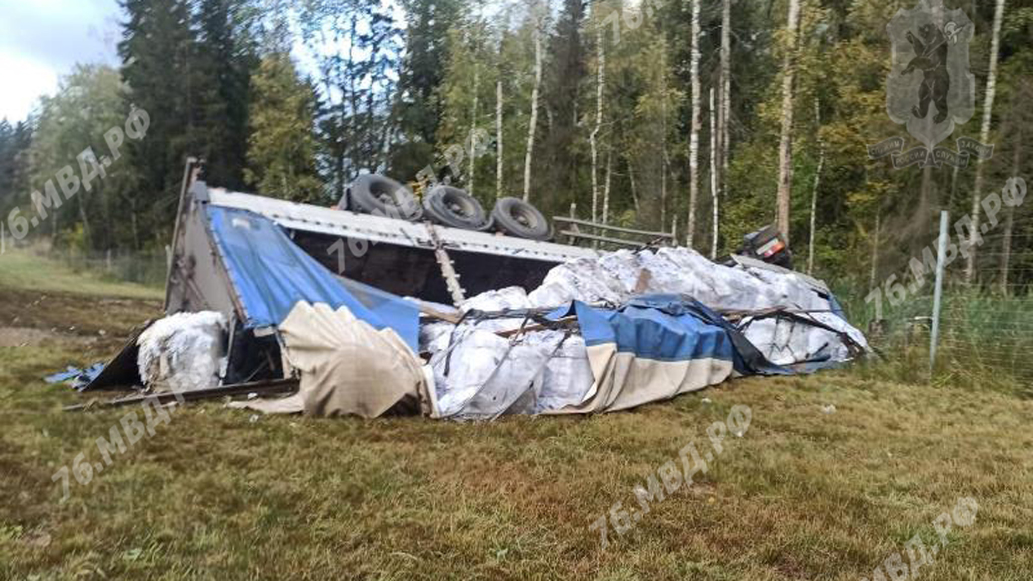 В Ярославской области в столкновении легковушки и фуры пострадал мужчина