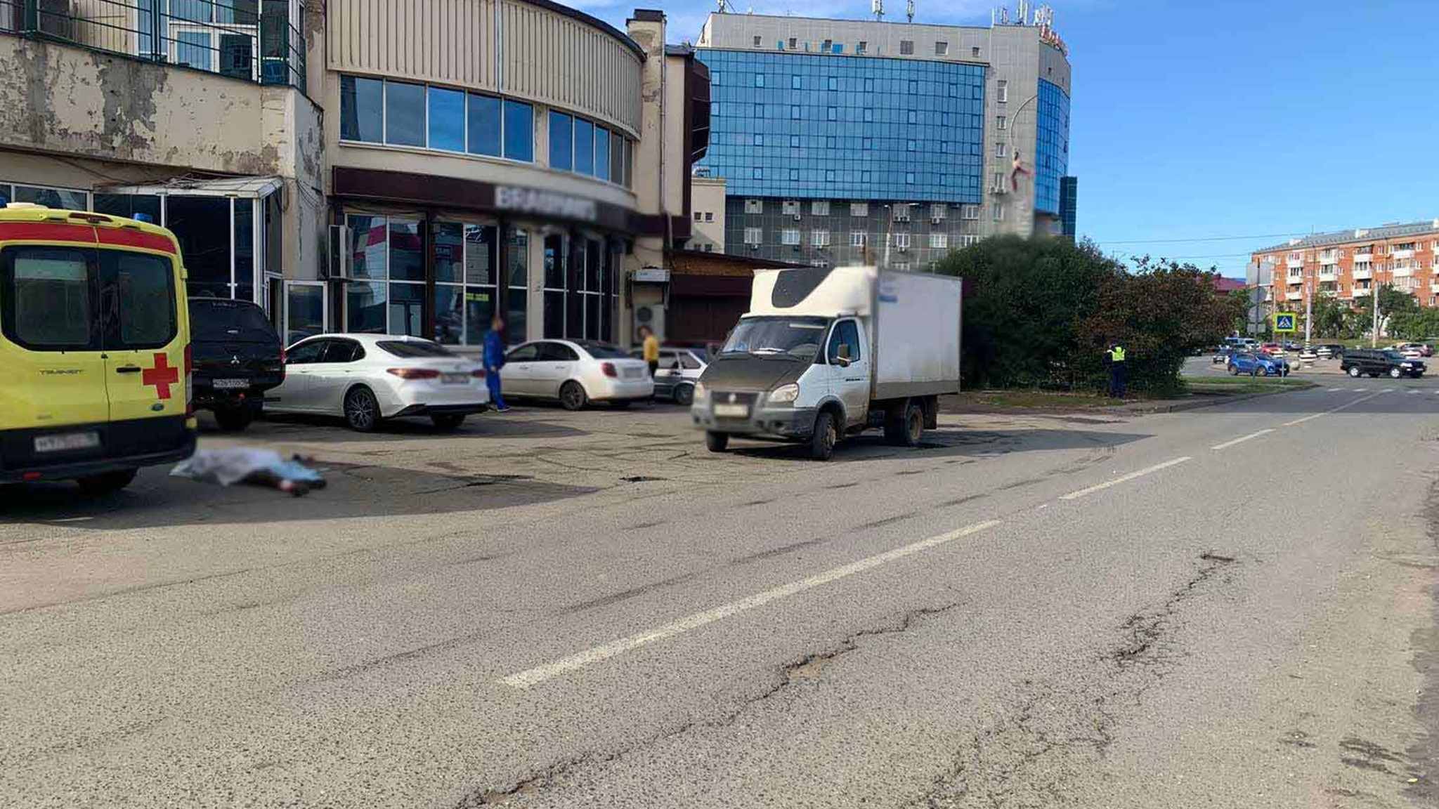 Женщина-пешеход погибла под колесами грузовика в Ижевске