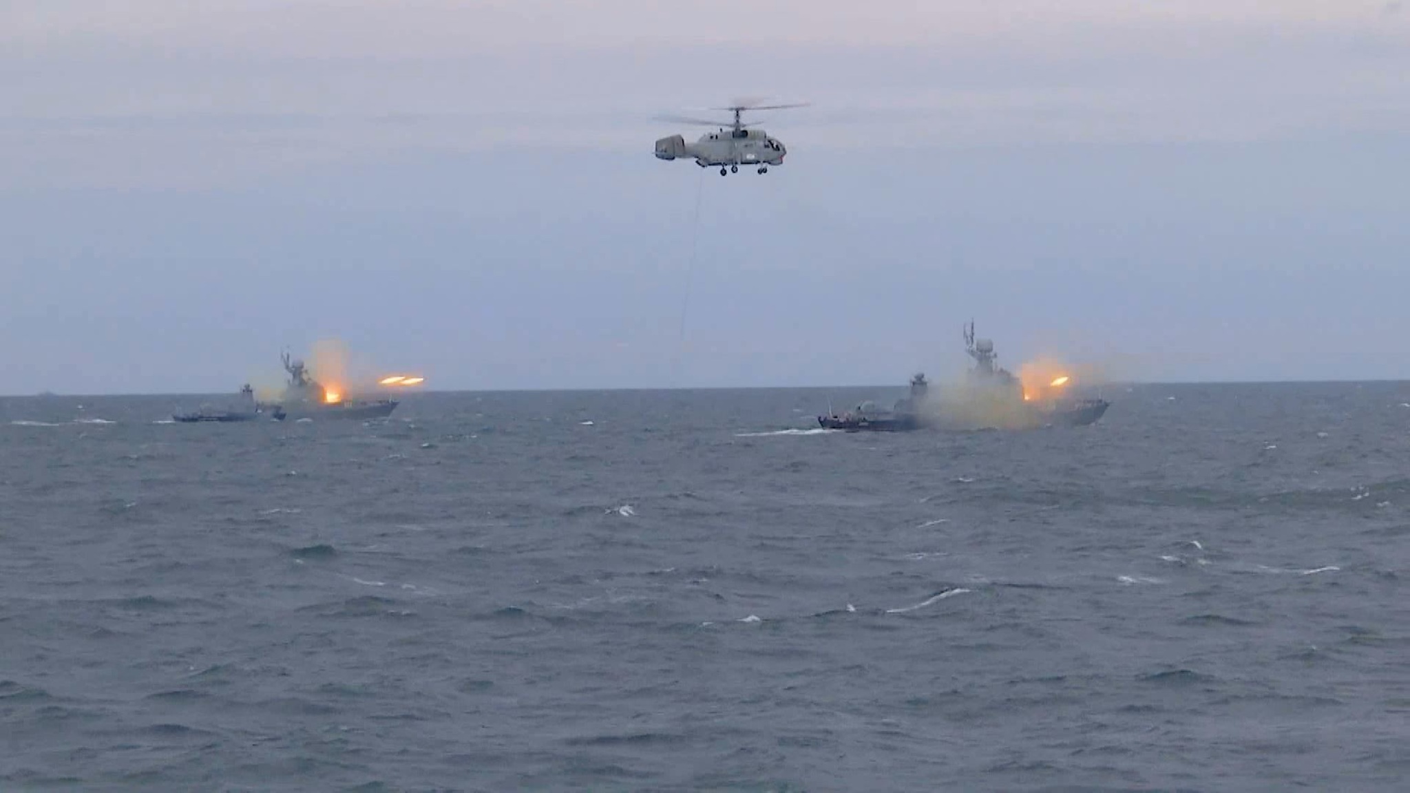 Реальные стрельбы в море провели малые противолодочные корабли Балтийского флота