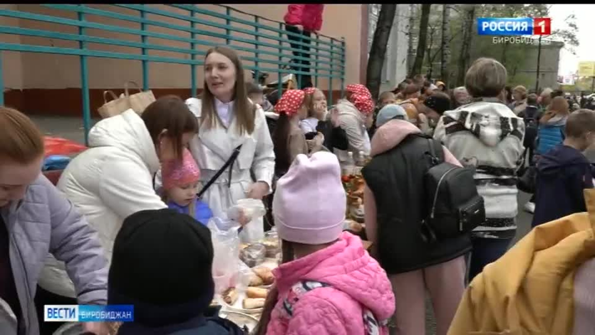 Традиционная благотворительная ярмарка состоялась в средней школе №11 Биробиджана