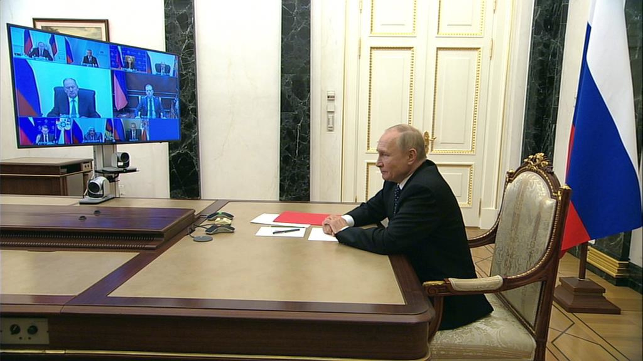 Путин провел совещание с постоянными членами Совбеза РФ