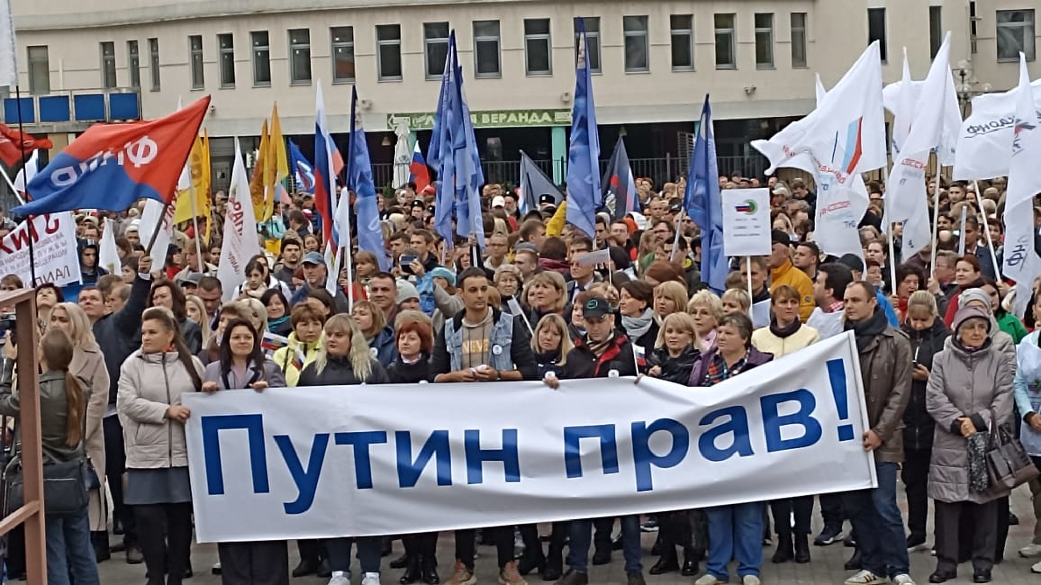 Во Владимире проходит митинг-концерт в поддержку референдумов