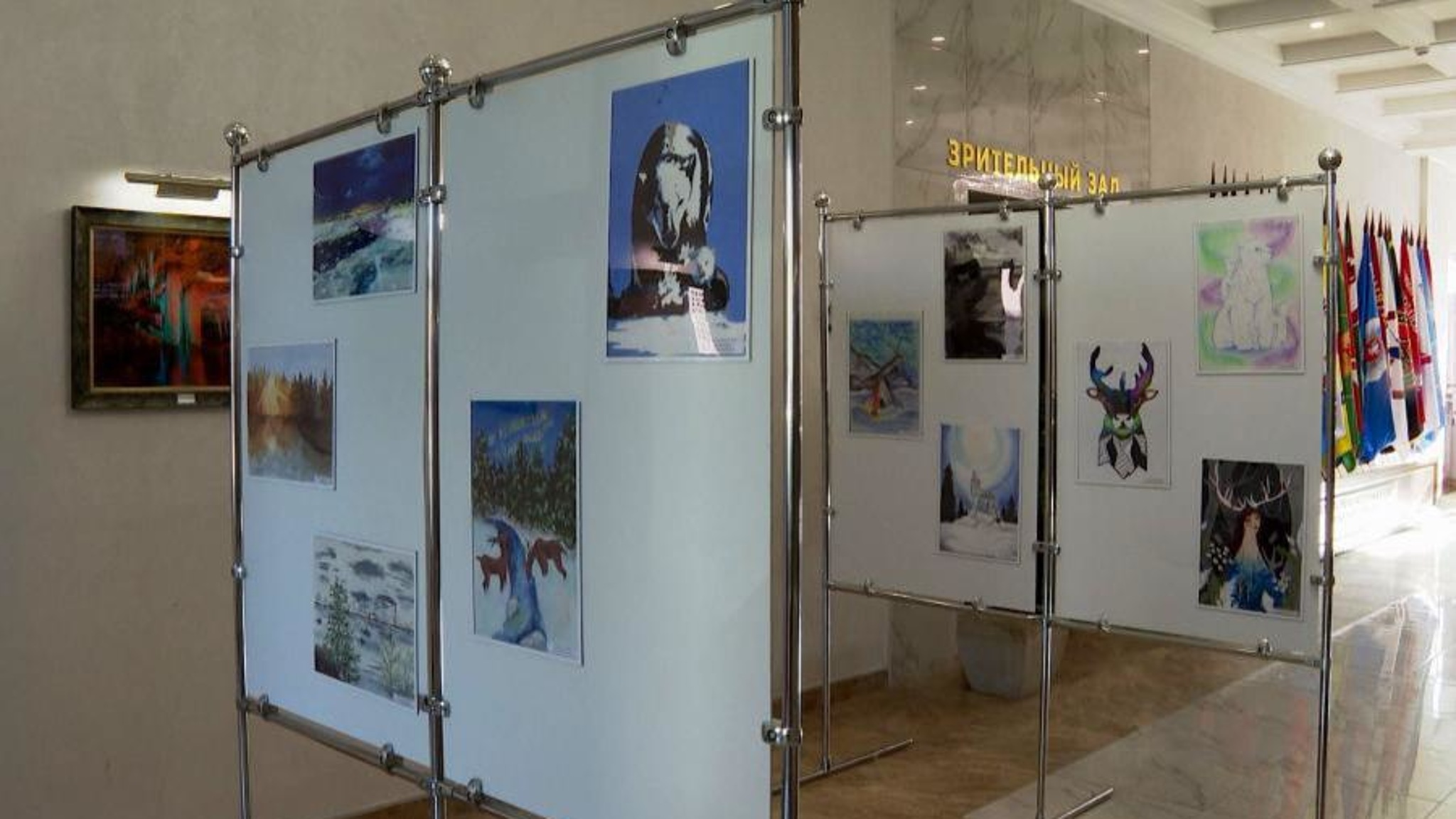 В Архангельском центре "Патриот" открылась выставка "Молодежь рисует Север"