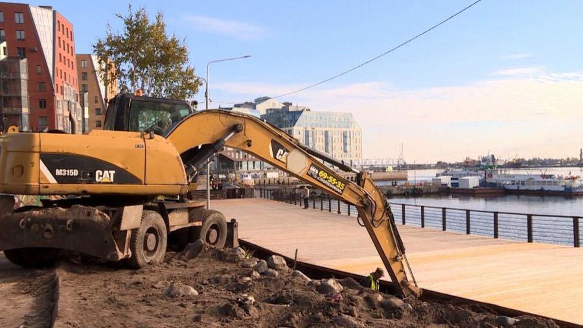 В Архангельске продолжается благоустройство Набережной Северной Двины