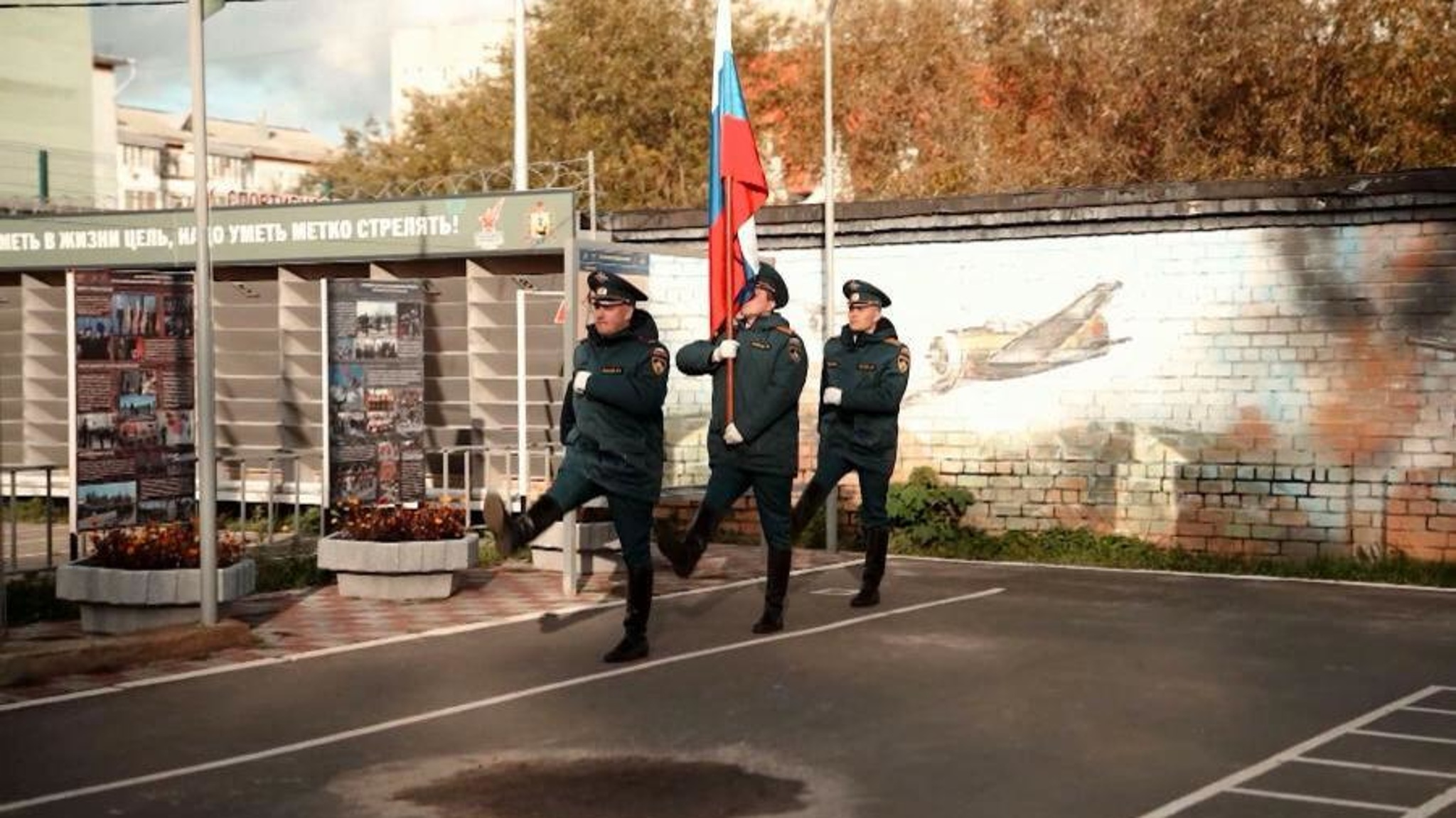 Архангельских педагогов и учеников научат правильно проводить церемонию поднятия государственного флага