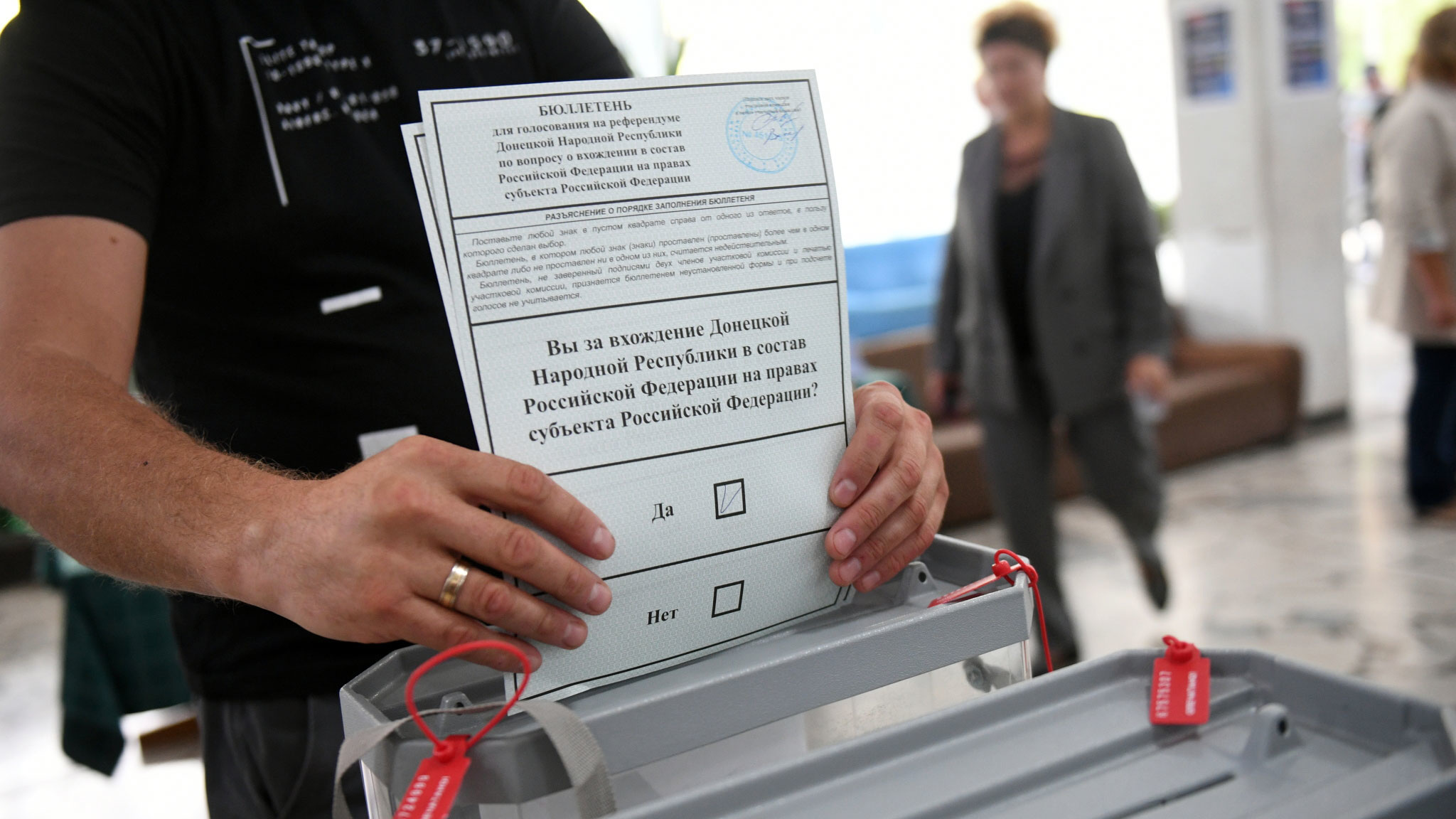 Жители Мелитополя в целях безопасности голосуют на дому