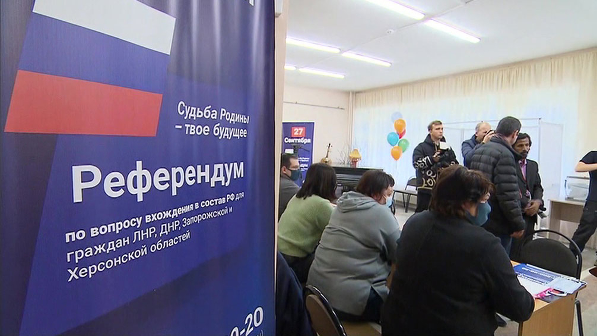 Референдумы идут полным ходом, люди голосуют даже в бомбоубежищах