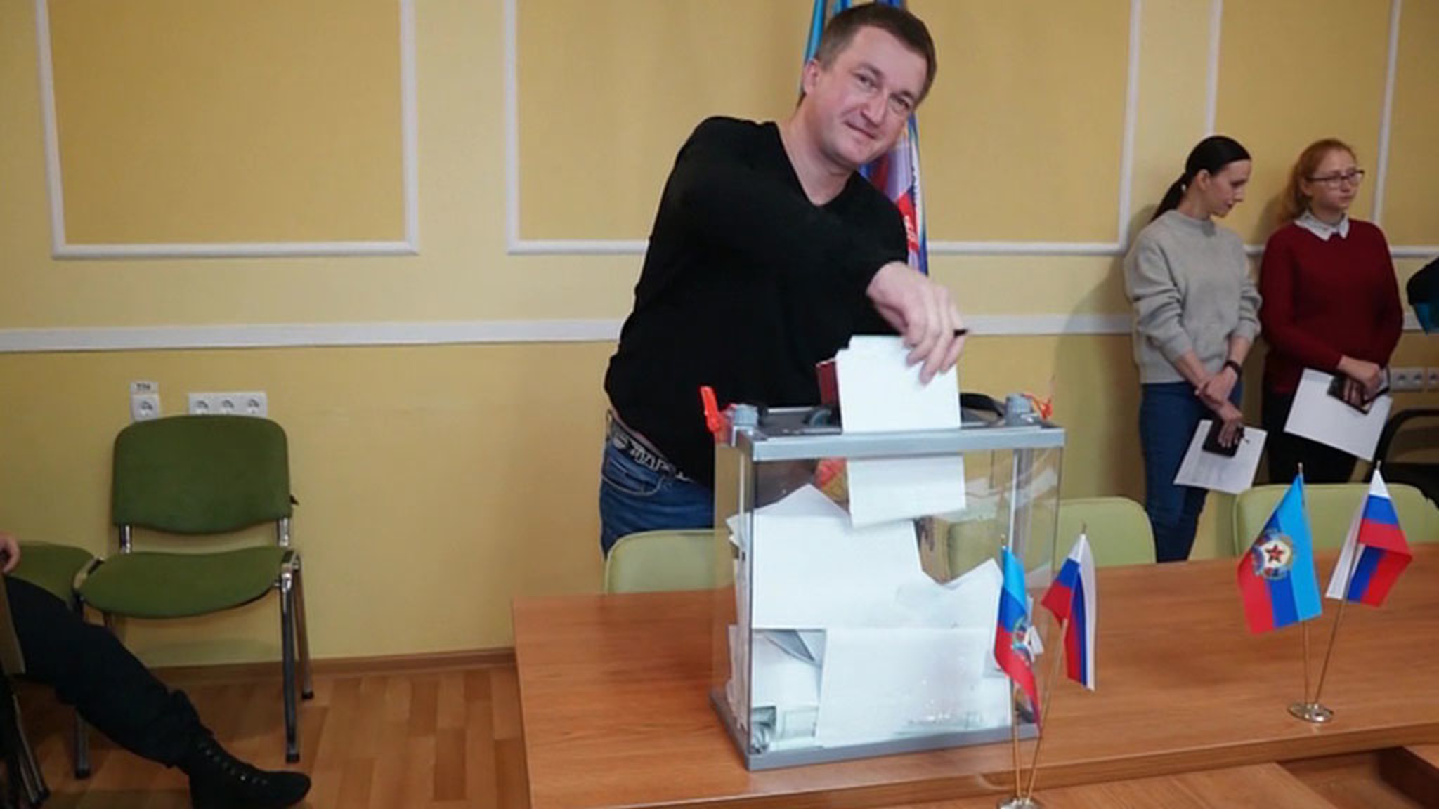 Беженцы Донбасса активно голосуют на референдумах