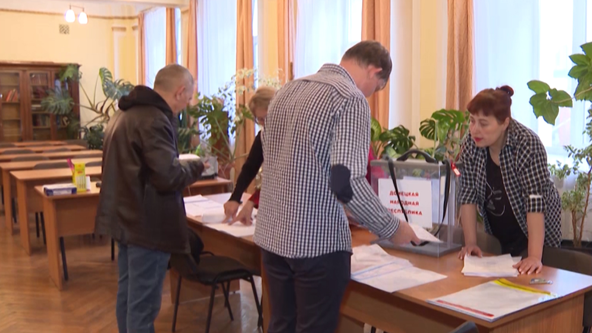 В Чите открыты участки для голосования на референдуме