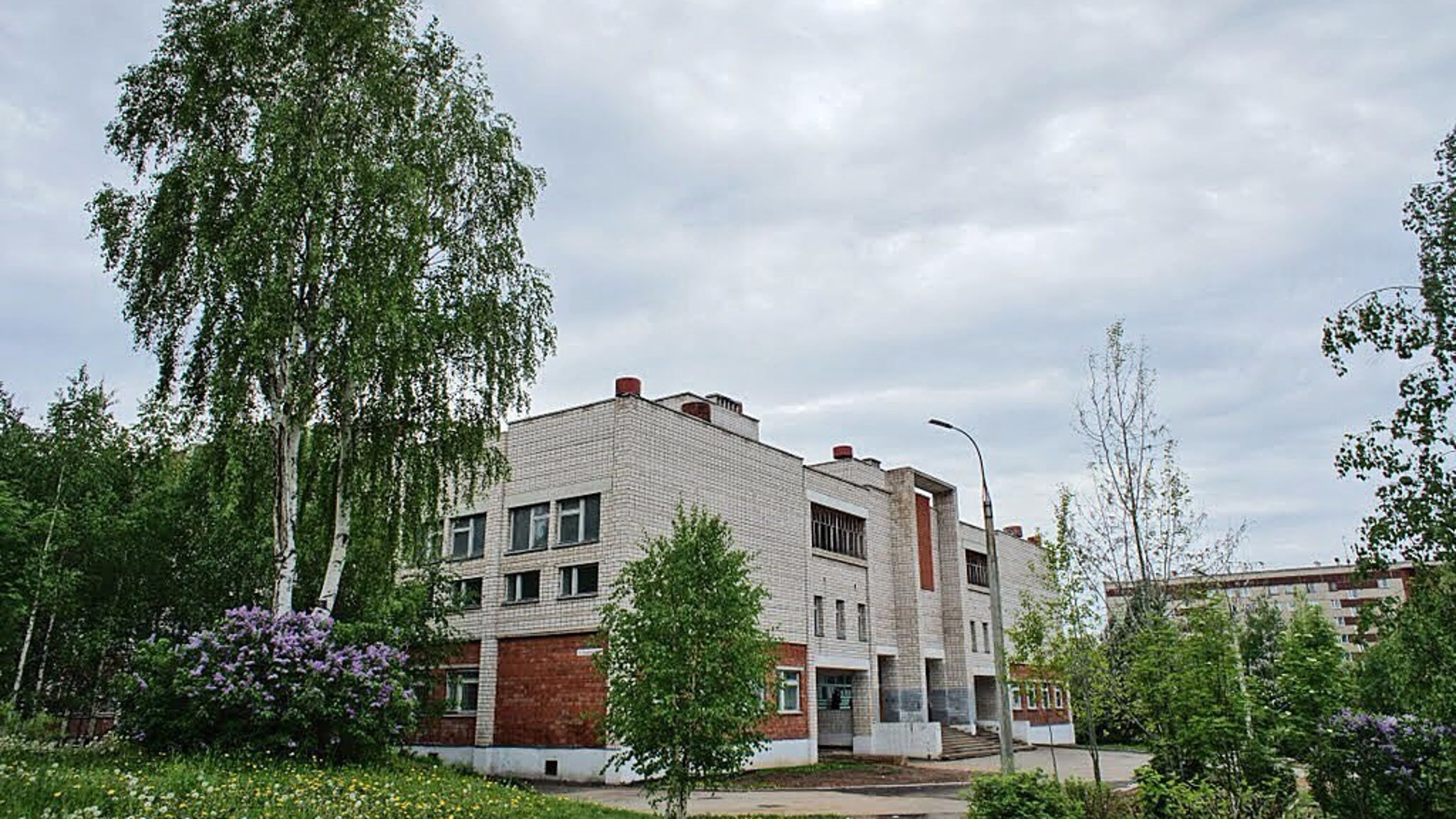 Глава Удмуртии прибыл к школе 88, где произошла стрельба