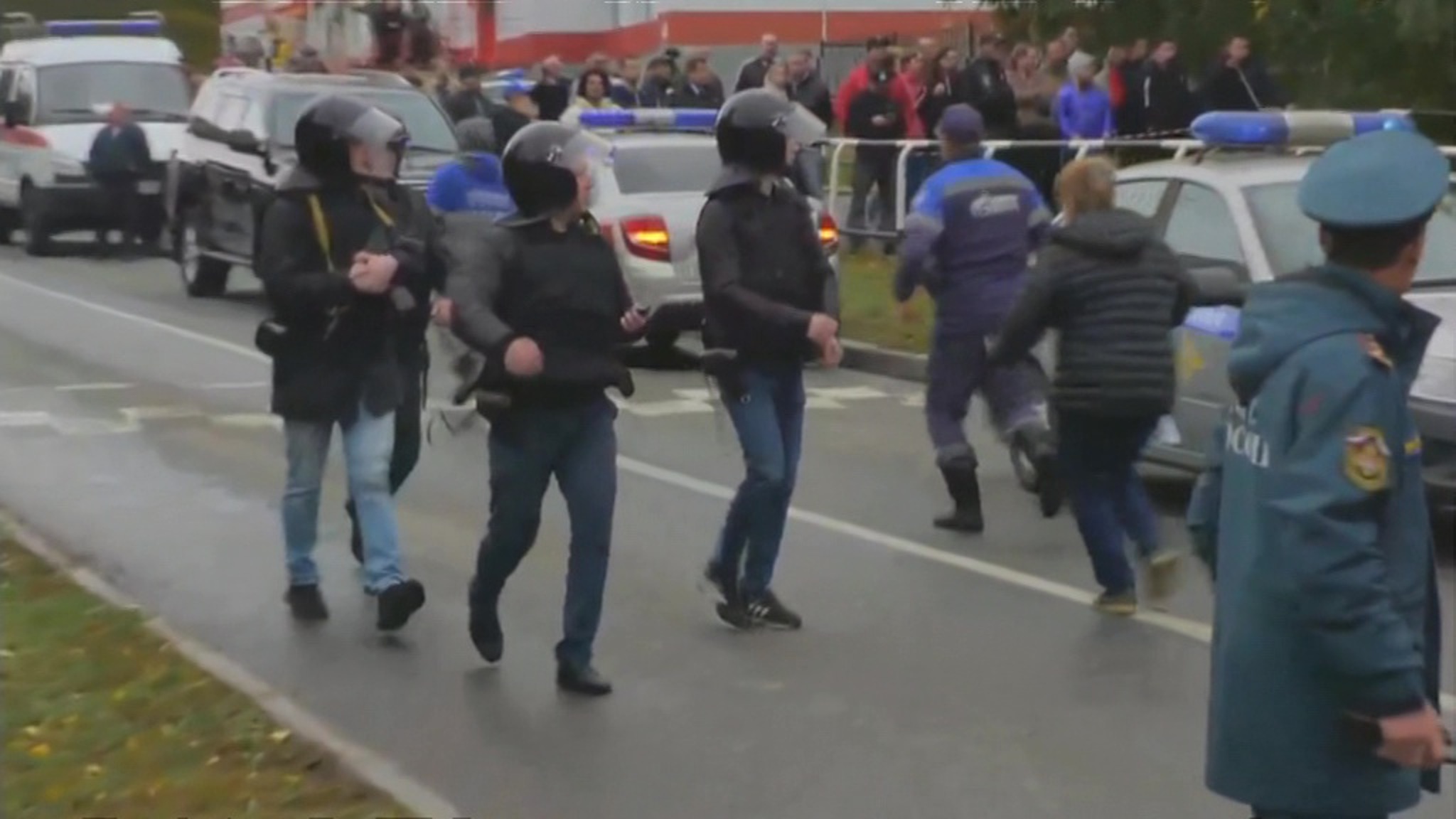 В Удмуртии объявлен траур по жертвам стрельбы в школе