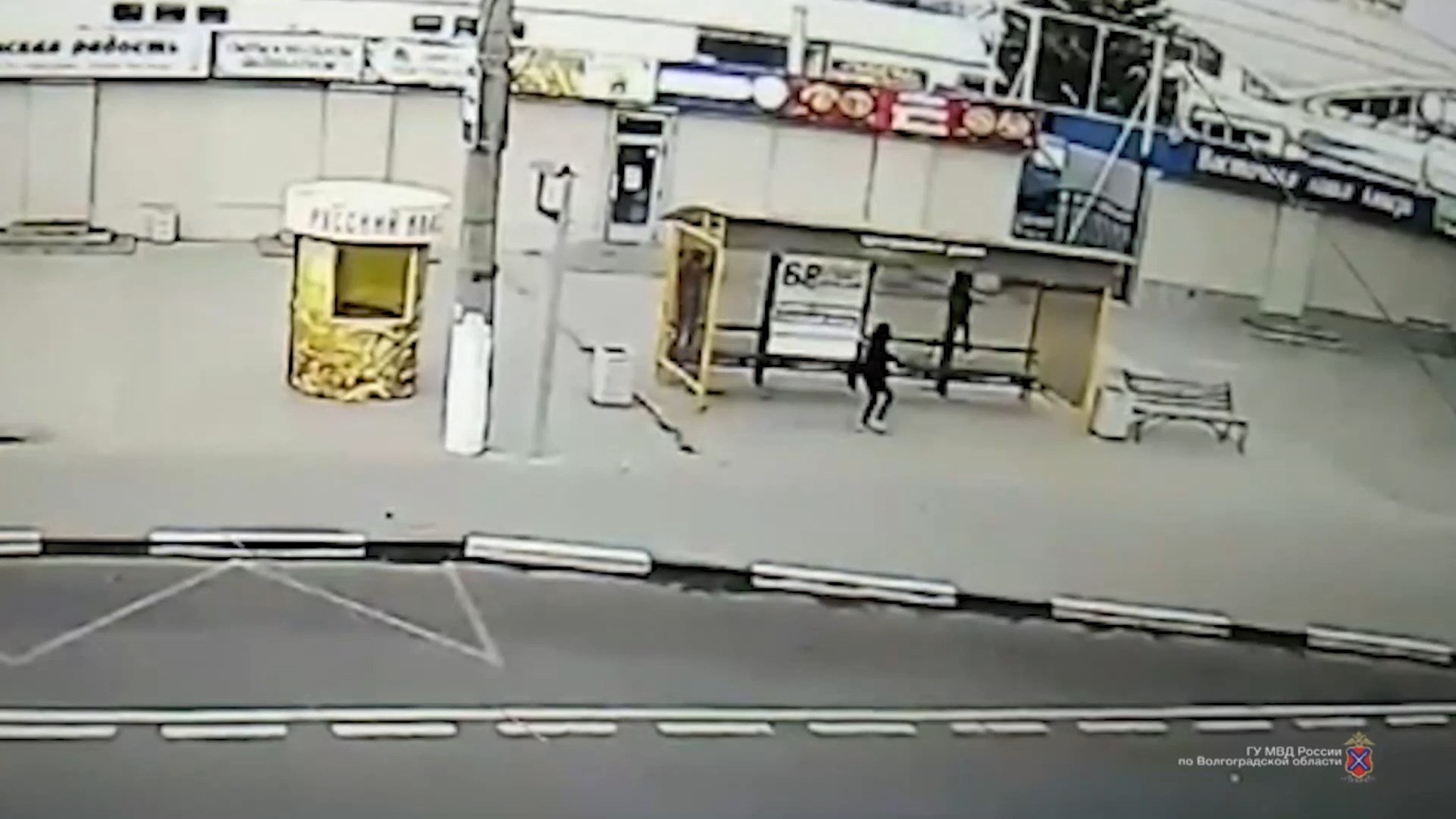 В Волжском задержали похитивших мороженое вандалов