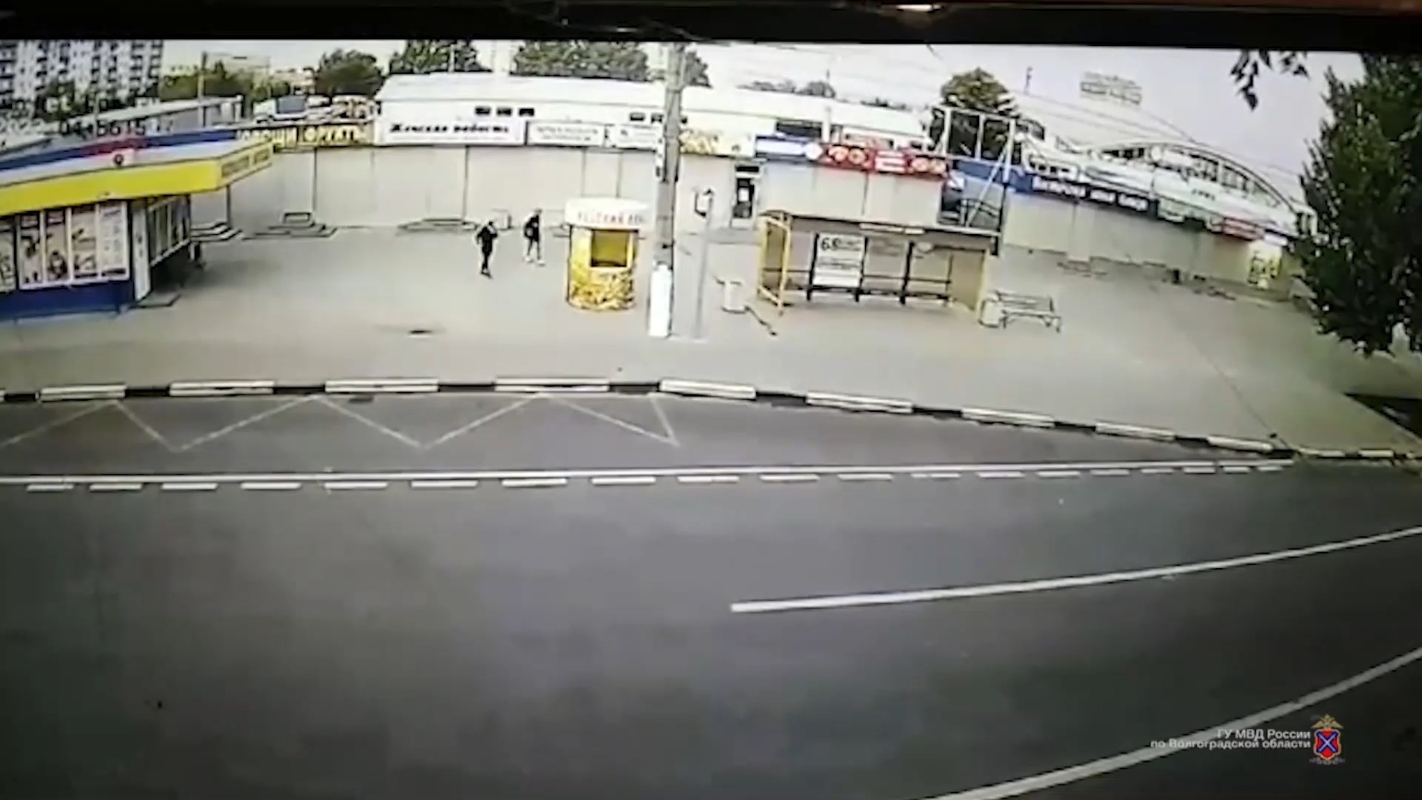 В Волжском задержали укравших мороженое вандалов