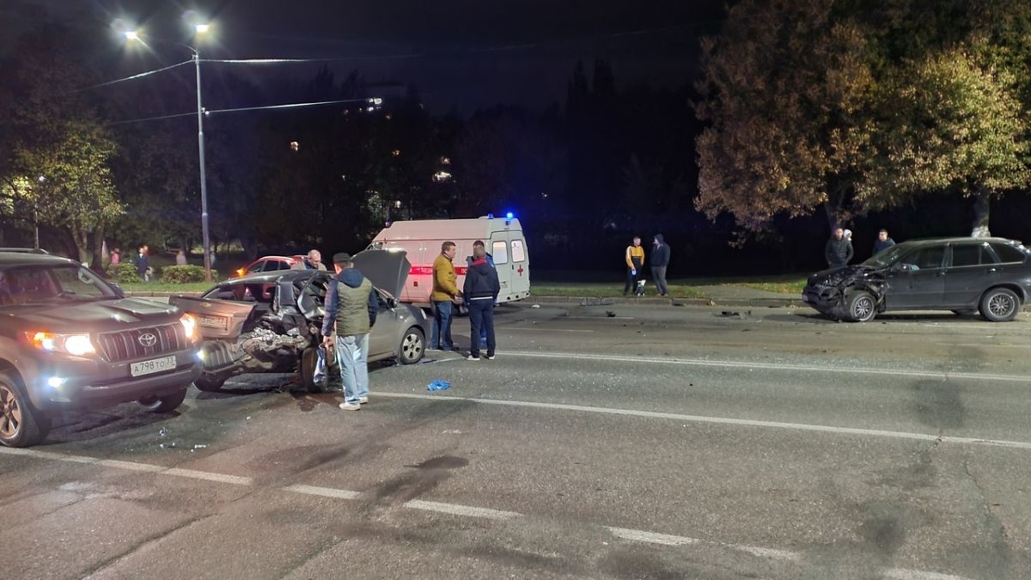 Во Владимире BMW снес два легковых автомобиля и сбил пешехода