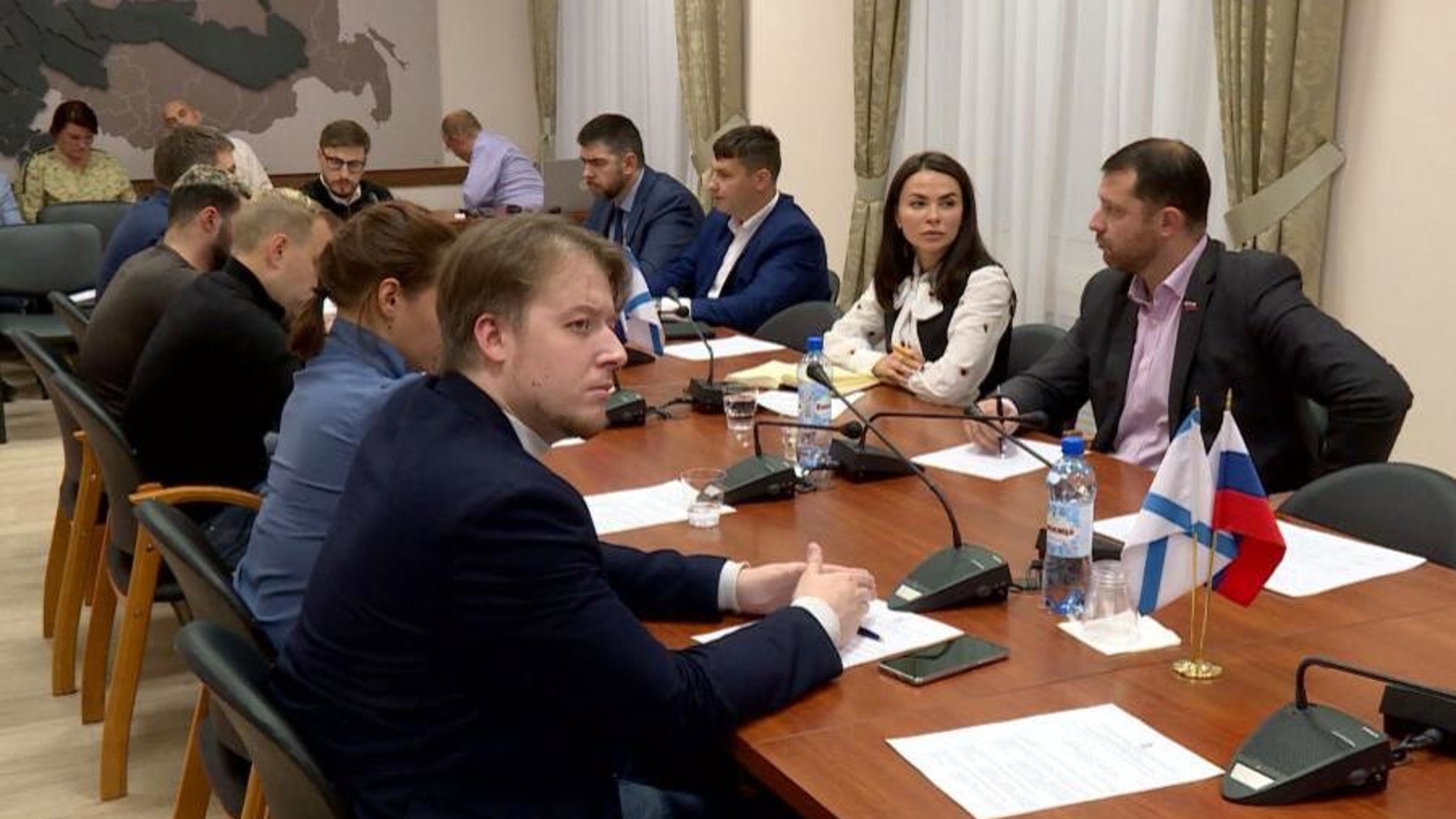 Инструменты поддержки молодых предпринимателей обсудили на сессии Палаты молодых депутатов региона
