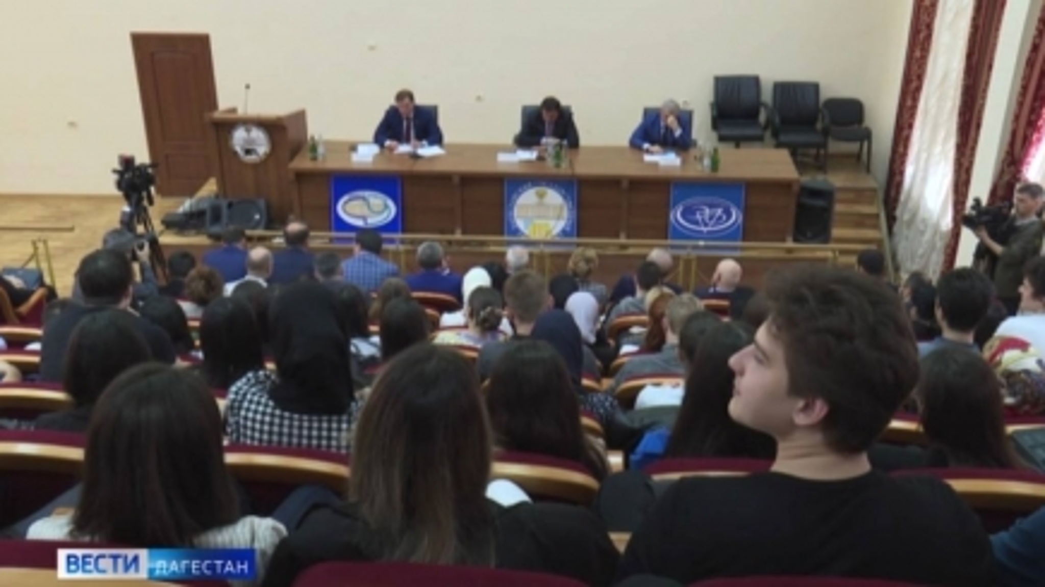 Спикер дагестанского парламента Заур Аскендеров прочитал лекцию студентам ДГУ