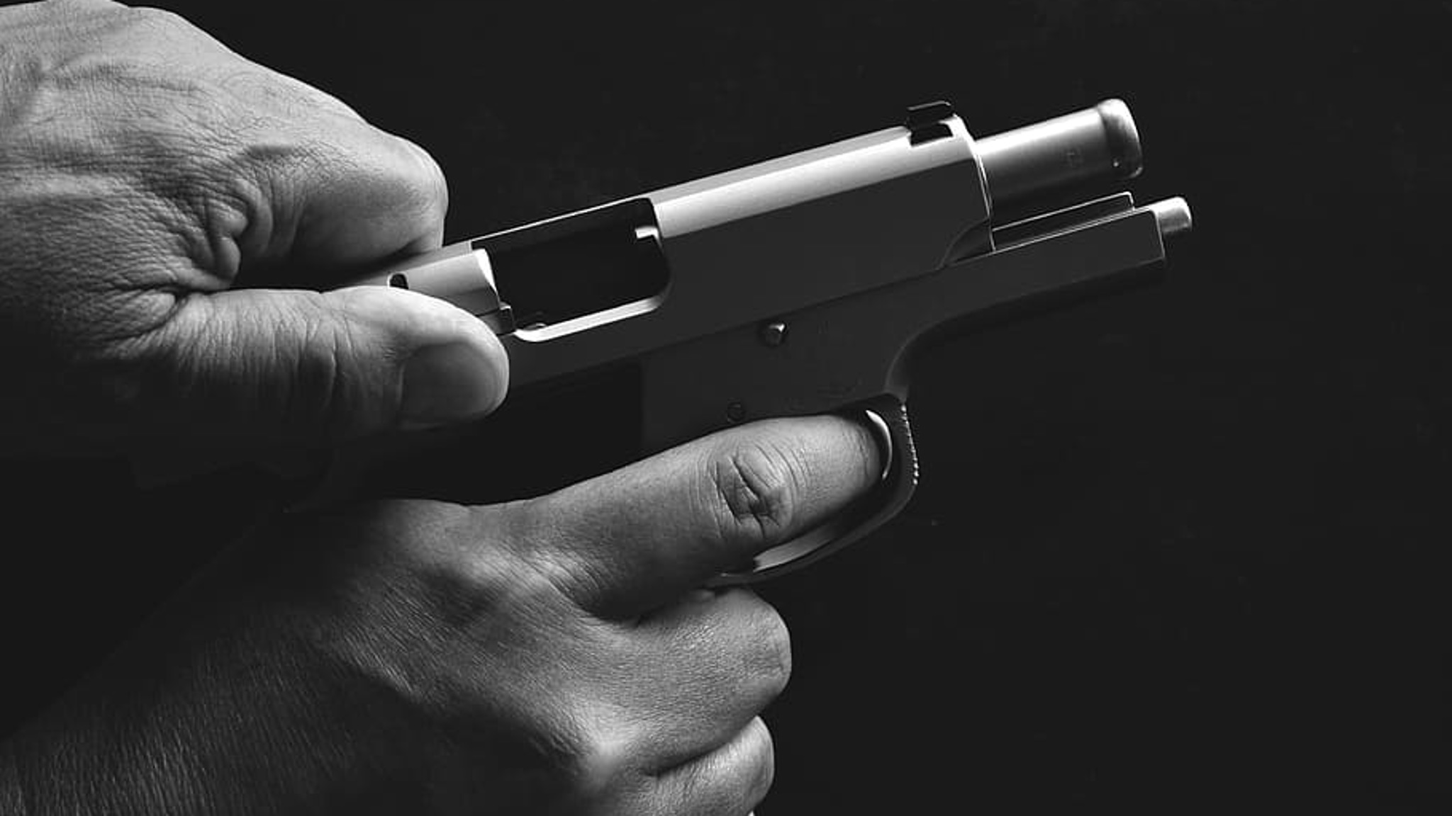 В Александрове росгвардейцы задержали мужчину, который угрожал пистолетом в магазине