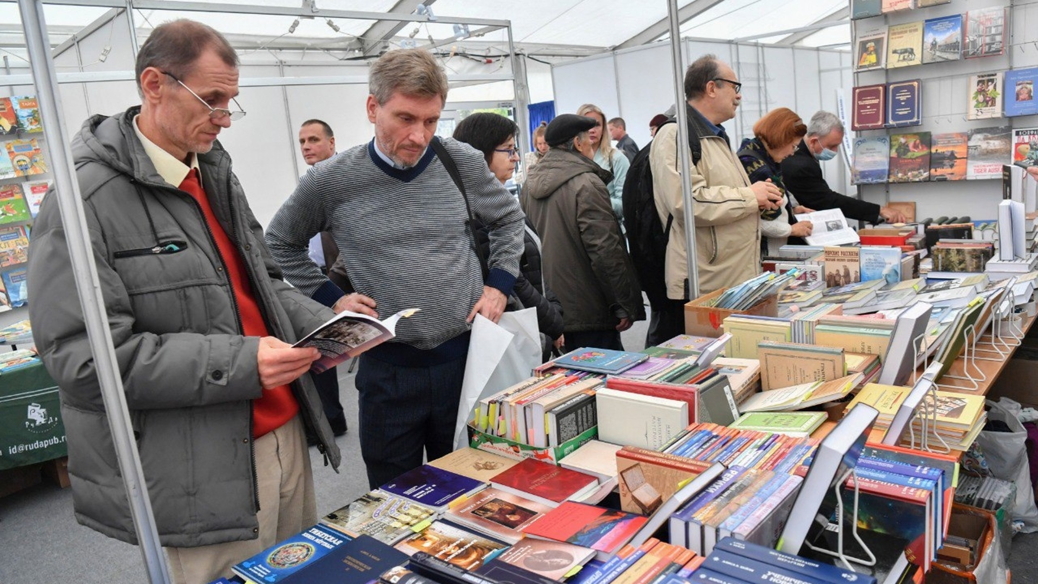 В Саратове открылась международная книжная ярмарка "Волжская волна"