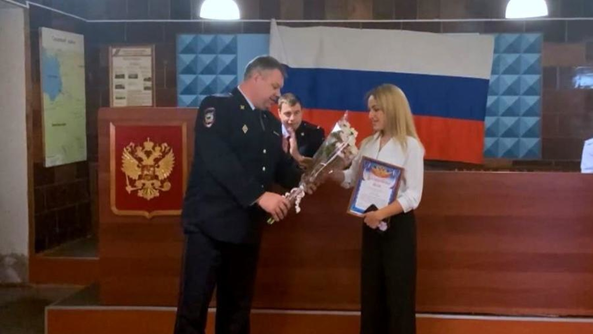 В Онежском районе сотрудница банка спасла пенсионерку от телефонных мошенников