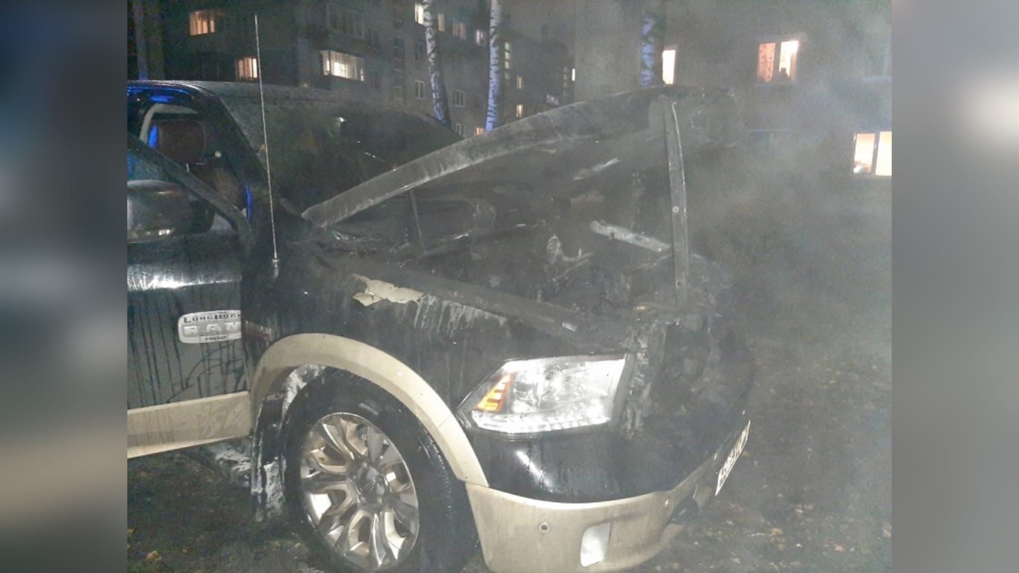 В Ярославле в одном из дворов горел автомобиль