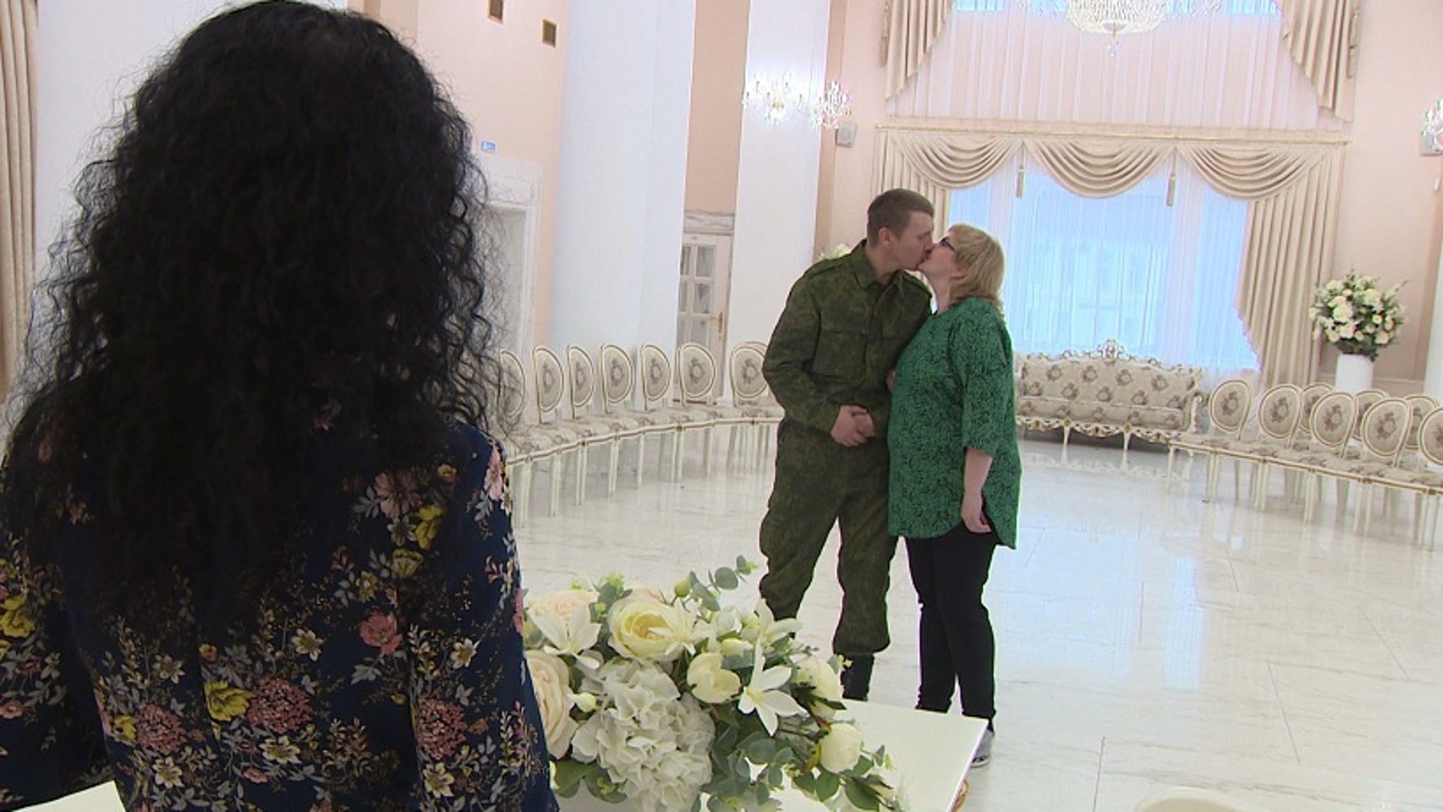 Гражданская пара из Великих Лук перед отправкой в зону спецоперации решили узаконить свои отношения