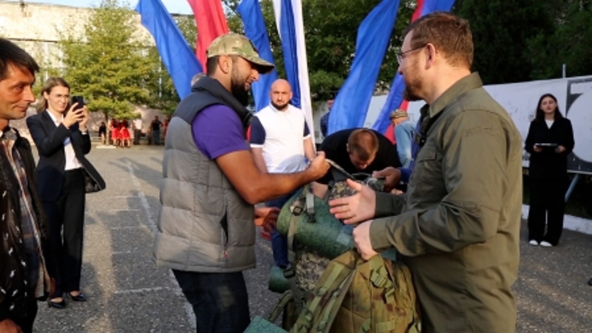 В Махачкале проводили очередную группу мобилизованных