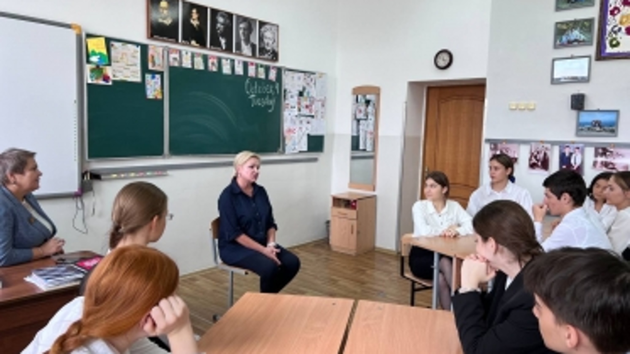 В Дагестане депутаты проводят встречи со старшеклассниками в формате "Разговоры о важном"