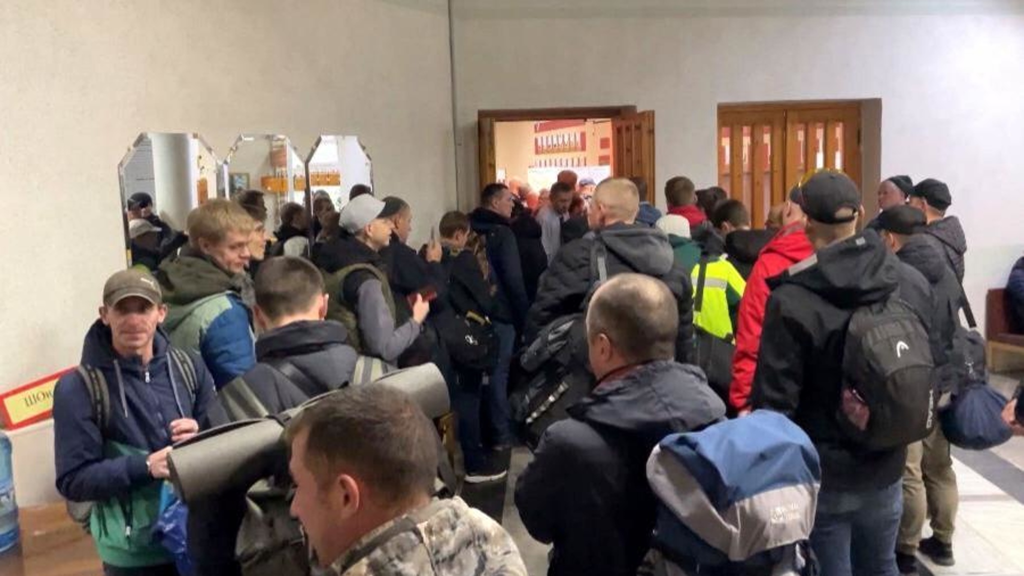 После небольшого перерыва жители области вновь стали получать повестки в рамках частичной мобилизации