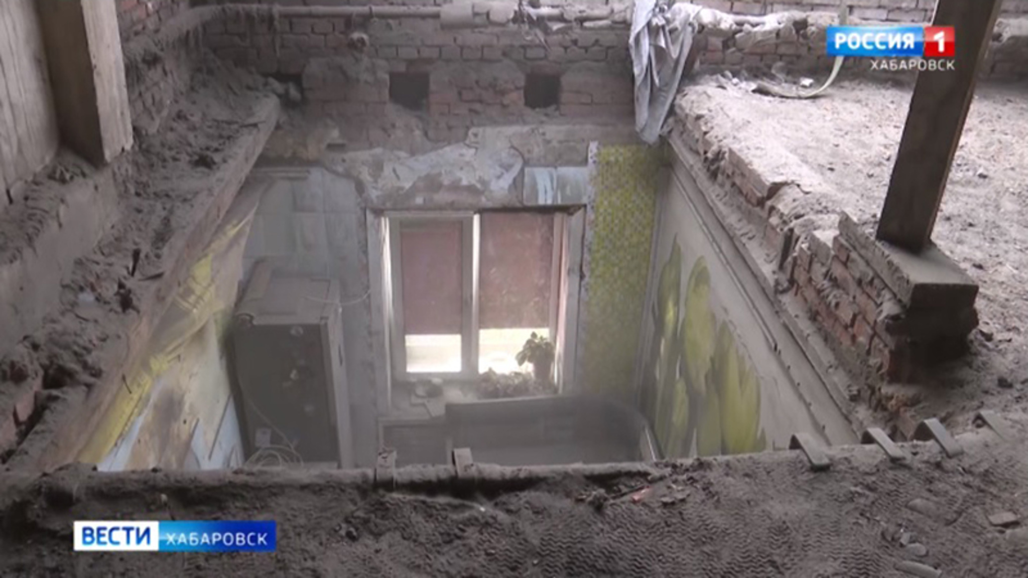 Хабаровчанка чудом выжила под рухнувшим потолком: Следком возбудил уголовное дело по факту ЧП