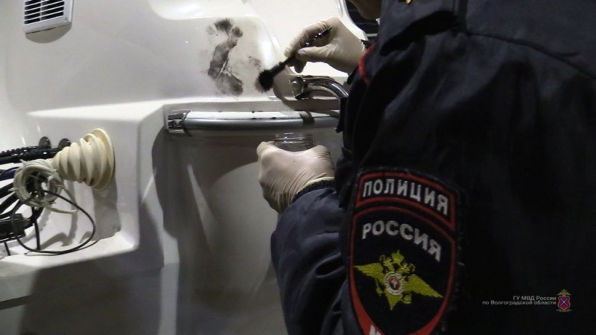 Четверо волгоградцев пытались украсть лодочные моторы