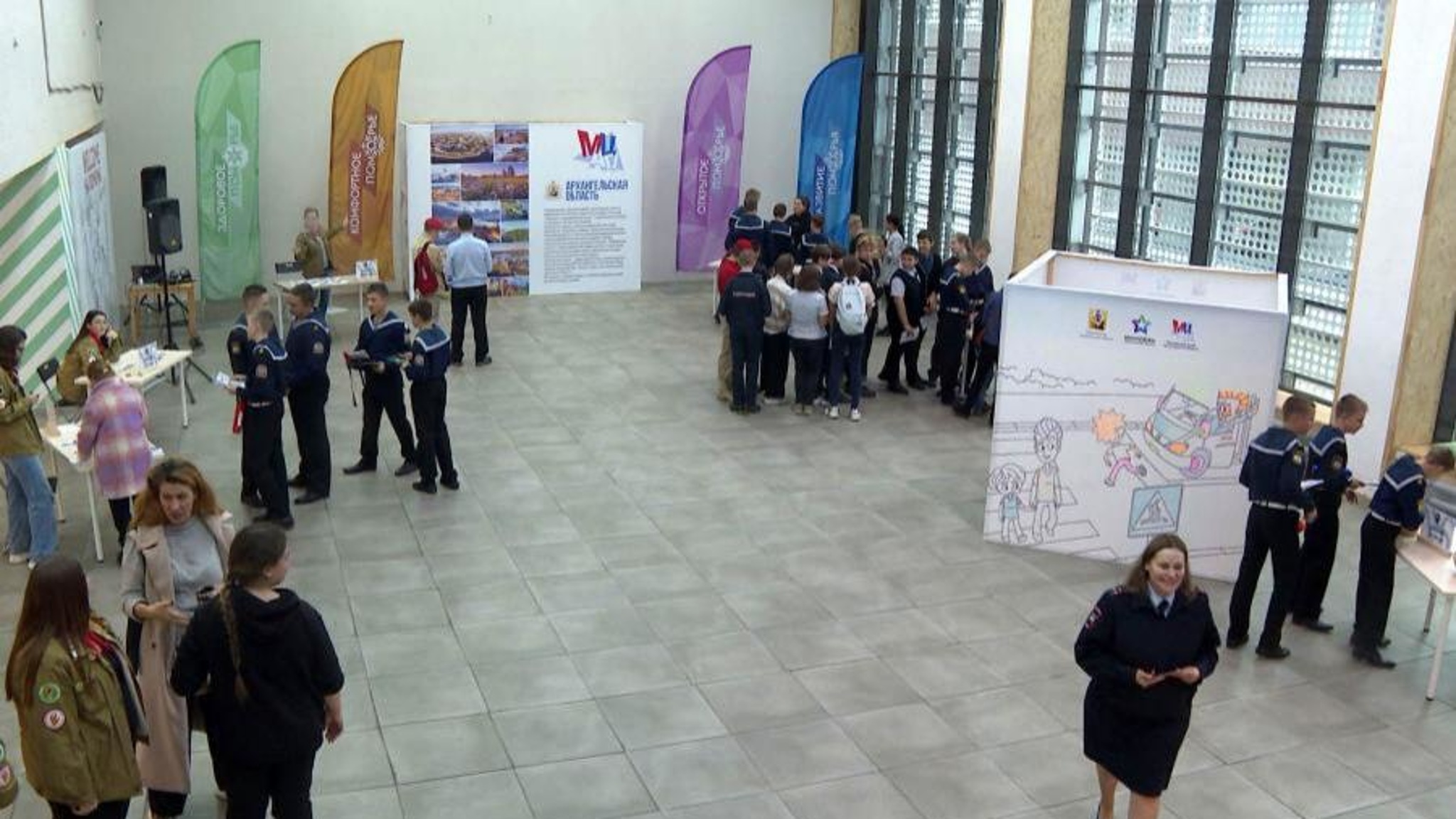 В областном Доме молодежи школьникам напомнили правила безопасного дорожного движения