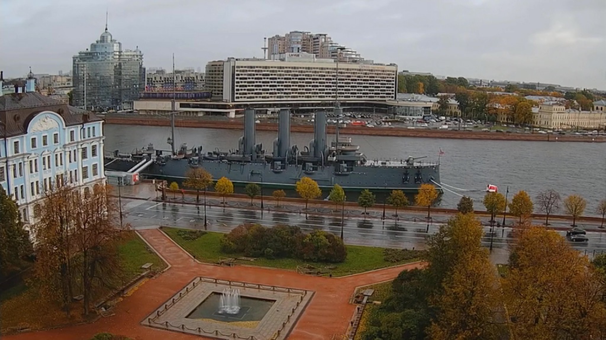 Осень в Петербурге: дождь, переходящий в снег