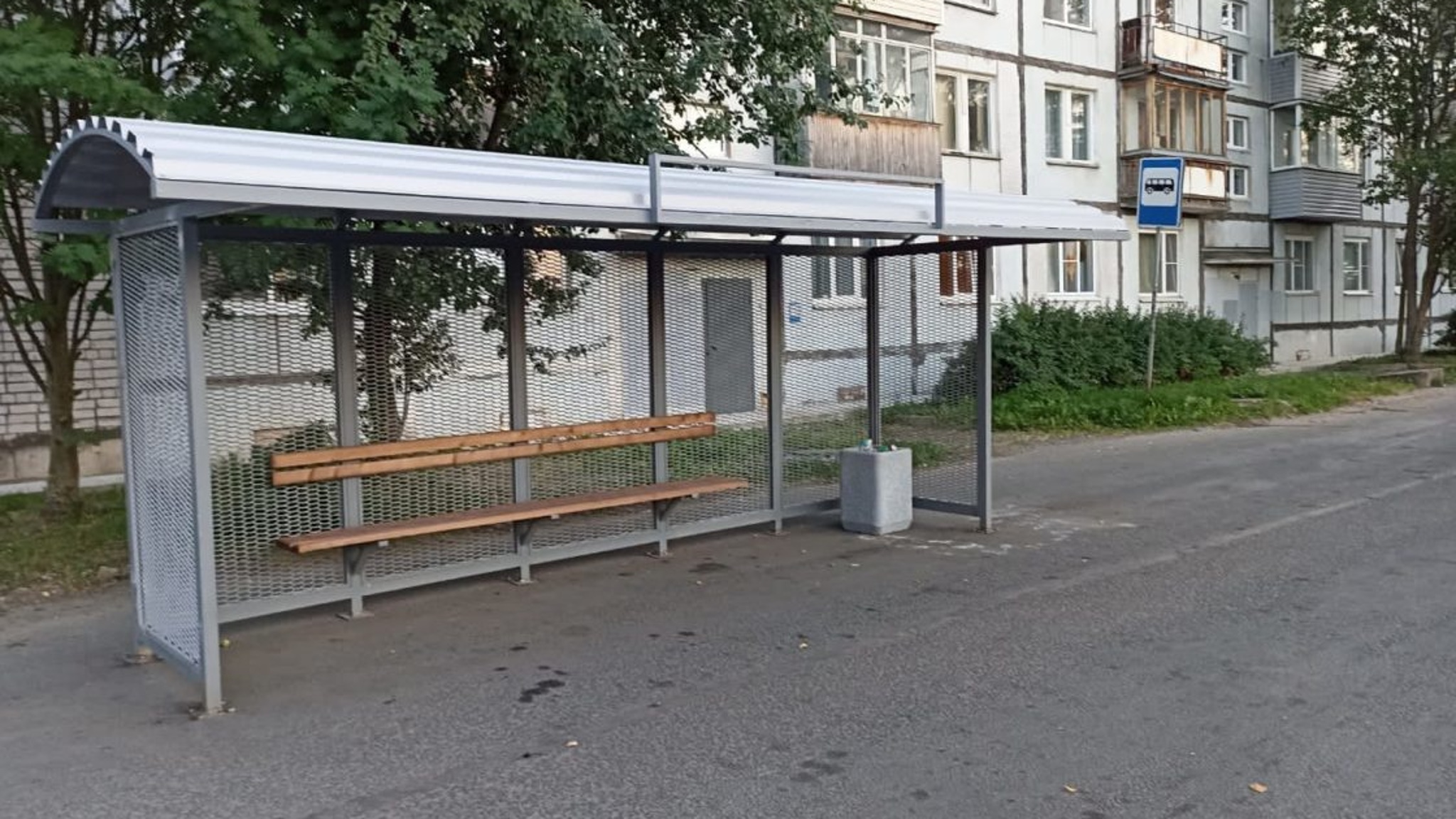 В Петрозаводске установили 40 антивандальных остановочных павильонов