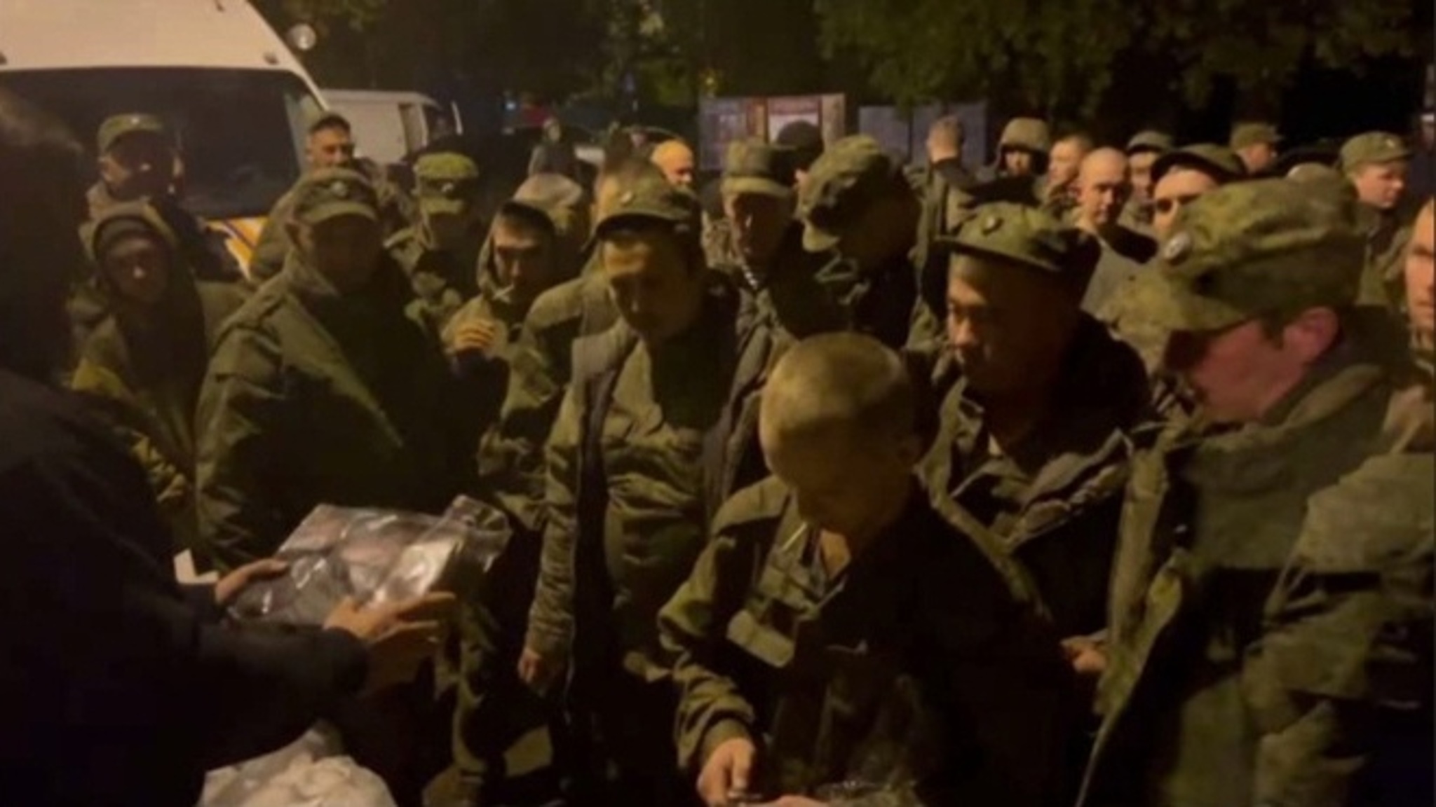 Вячеслав Максюта и инициативные жители собрали необходимые вещи для мобилизованных